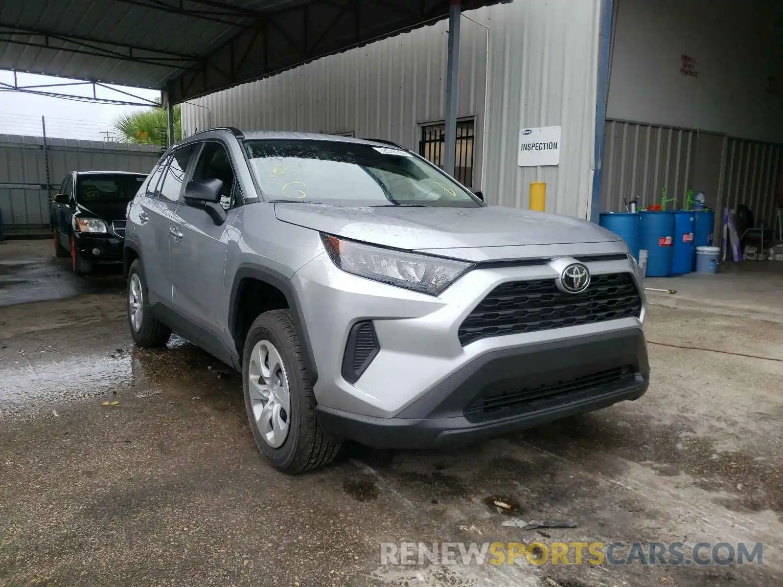 1 Photograph of a damaged car 2T3H1RFV5LC010599 TOYOTA RAV4 2020