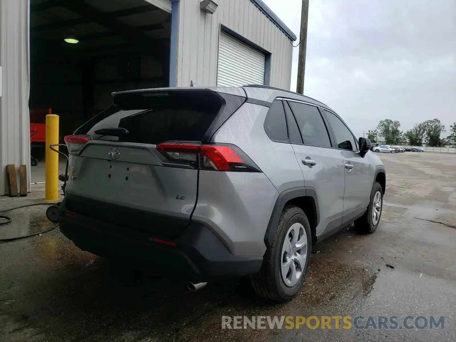 4 Photograph of a damaged car 2T3H1RFV5LC010599 TOYOTA RAV4 2020