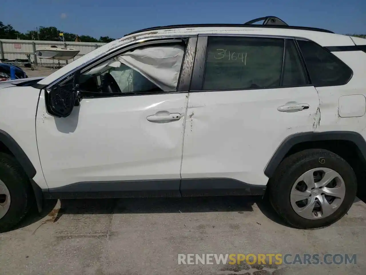 10 Photograph of a damaged car 2T3H1RFV5LC036999 TOYOTA RAV4 2020