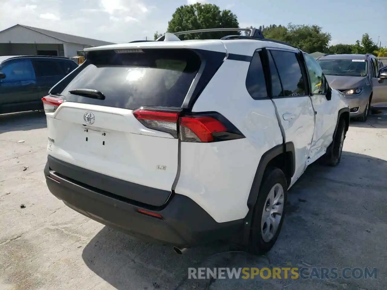 4 Photograph of a damaged car 2T3H1RFV5LC036999 TOYOTA RAV4 2020