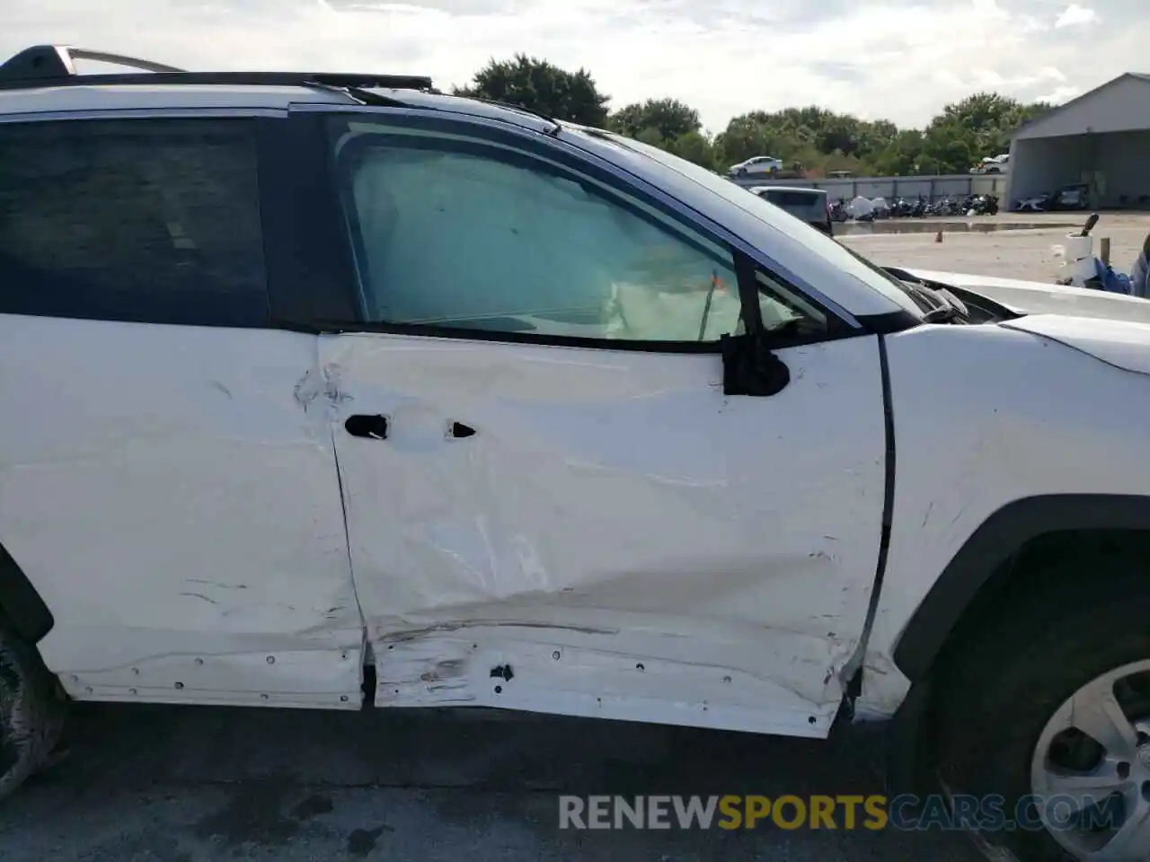 5 Photograph of a damaged car 2T3H1RFV5LC036999 TOYOTA RAV4 2020