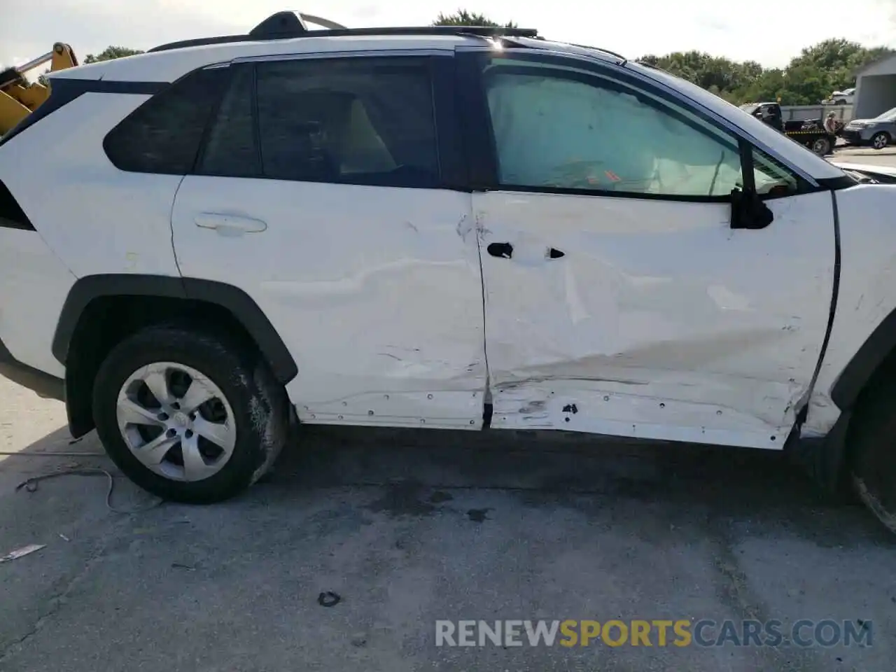 9 Photograph of a damaged car 2T3H1RFV5LC036999 TOYOTA RAV4 2020