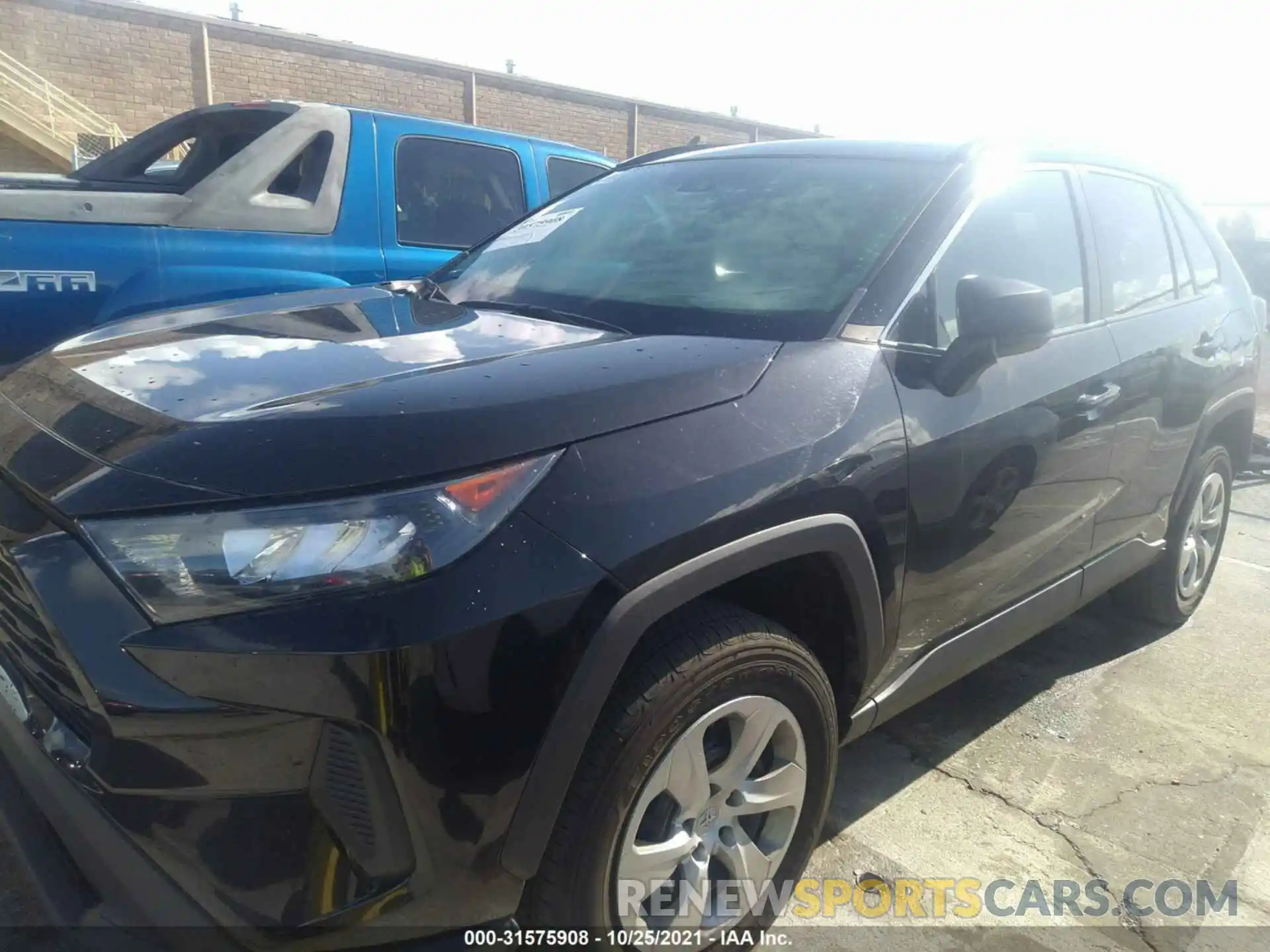 2 Photograph of a damaged car 2T3H1RFV5LC046822 TOYOTA RAV4 2020