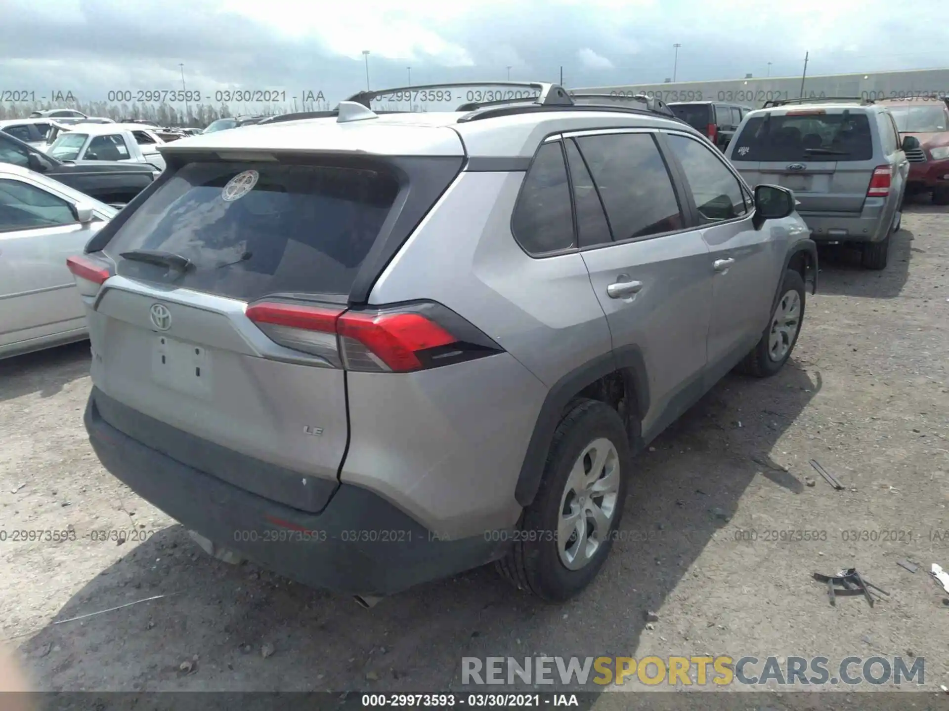 4 Photograph of a damaged car 2T3H1RFV5LC061790 TOYOTA RAV4 2020