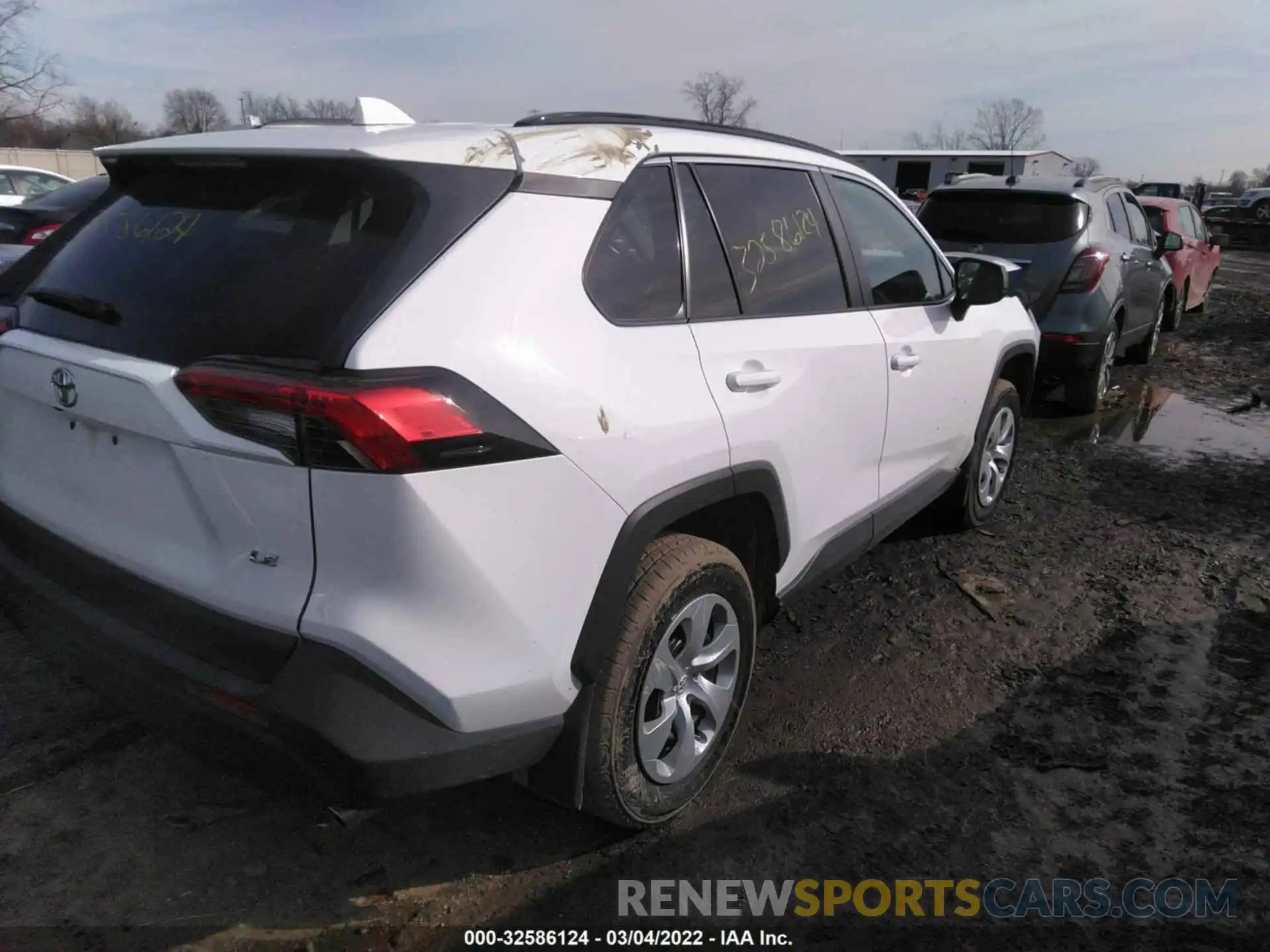 4 Photograph of a damaged car 2T3H1RFV5LC076077 TOYOTA RAV4 2020