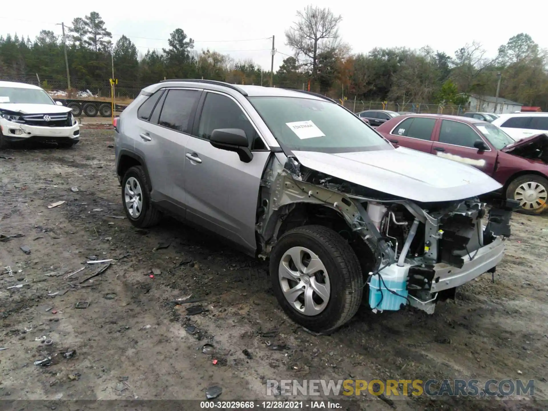 1 Photograph of a damaged car 2T3H1RFV5LC083367 TOYOTA RAV4 2020