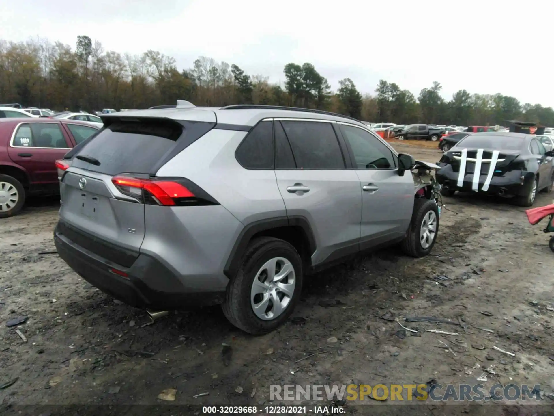 4 Photograph of a damaged car 2T3H1RFV5LC083367 TOYOTA RAV4 2020