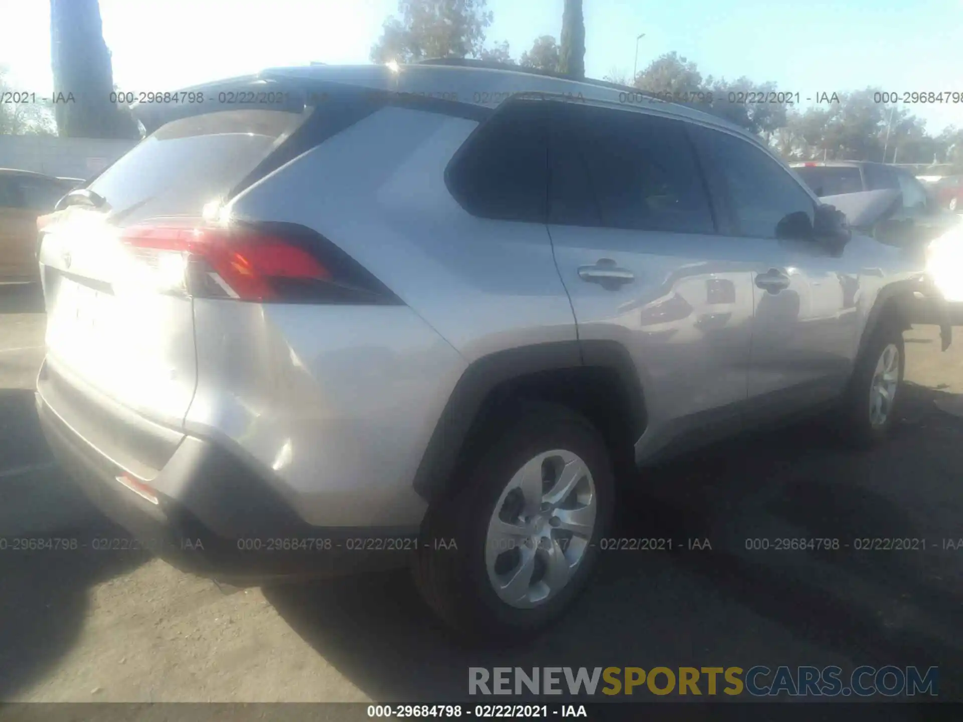 4 Photograph of a damaged car 2T3H1RFV5LW059519 TOYOTA RAV4 2020