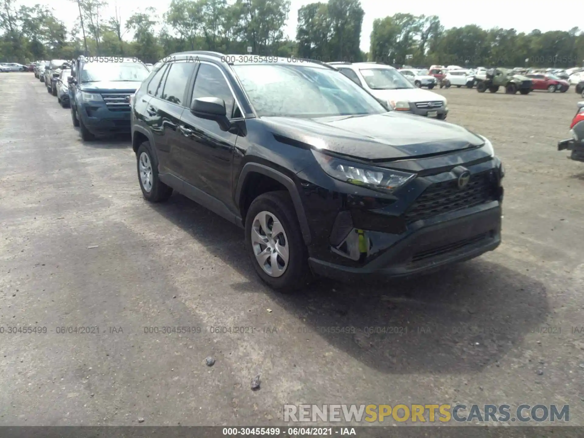 1 Photograph of a damaged car 2T3H1RFV5LW060167 TOYOTA RAV4 2020