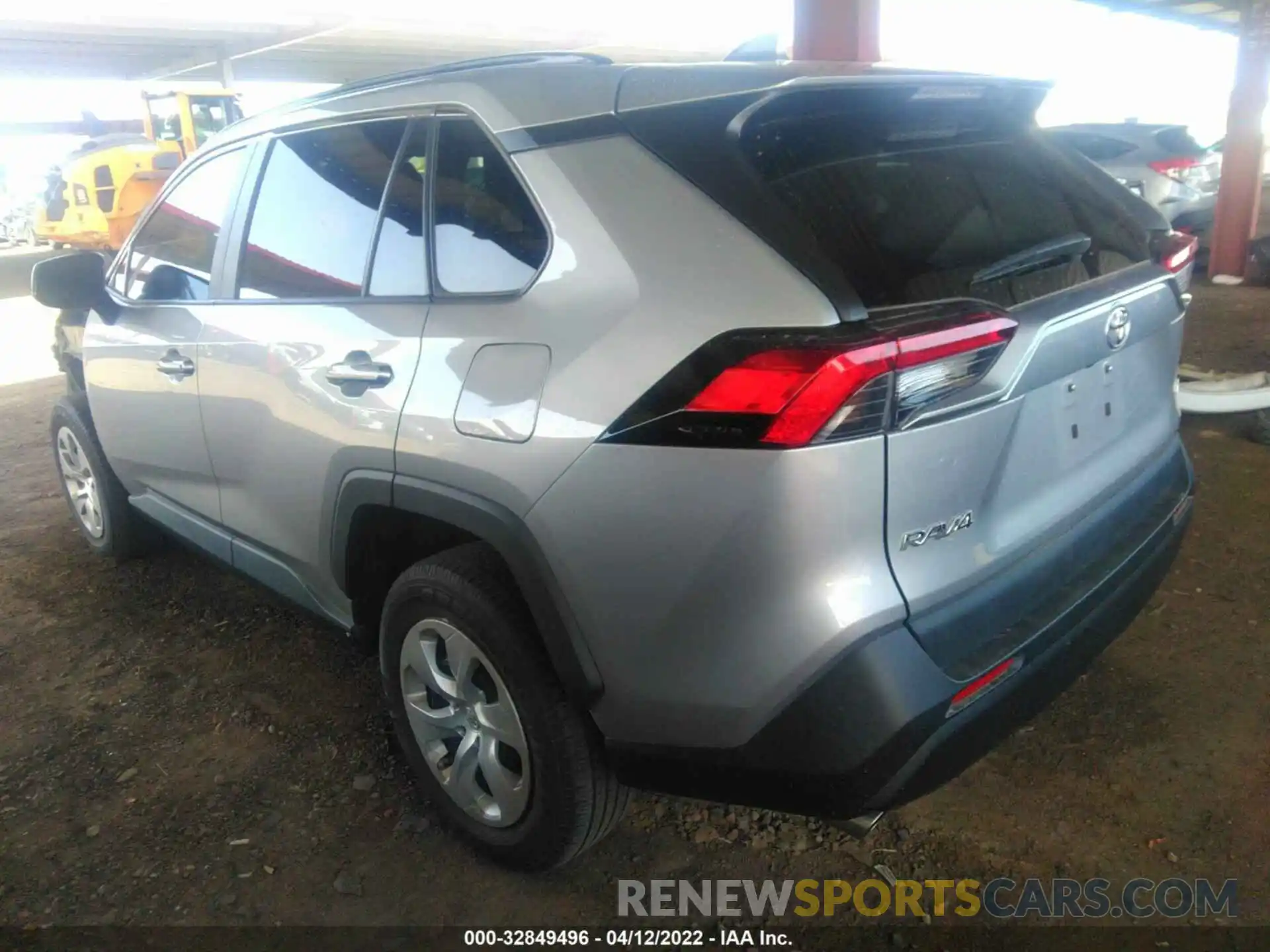 3 Photograph of a damaged car 2T3H1RFV5LW066115 TOYOTA RAV4 2020