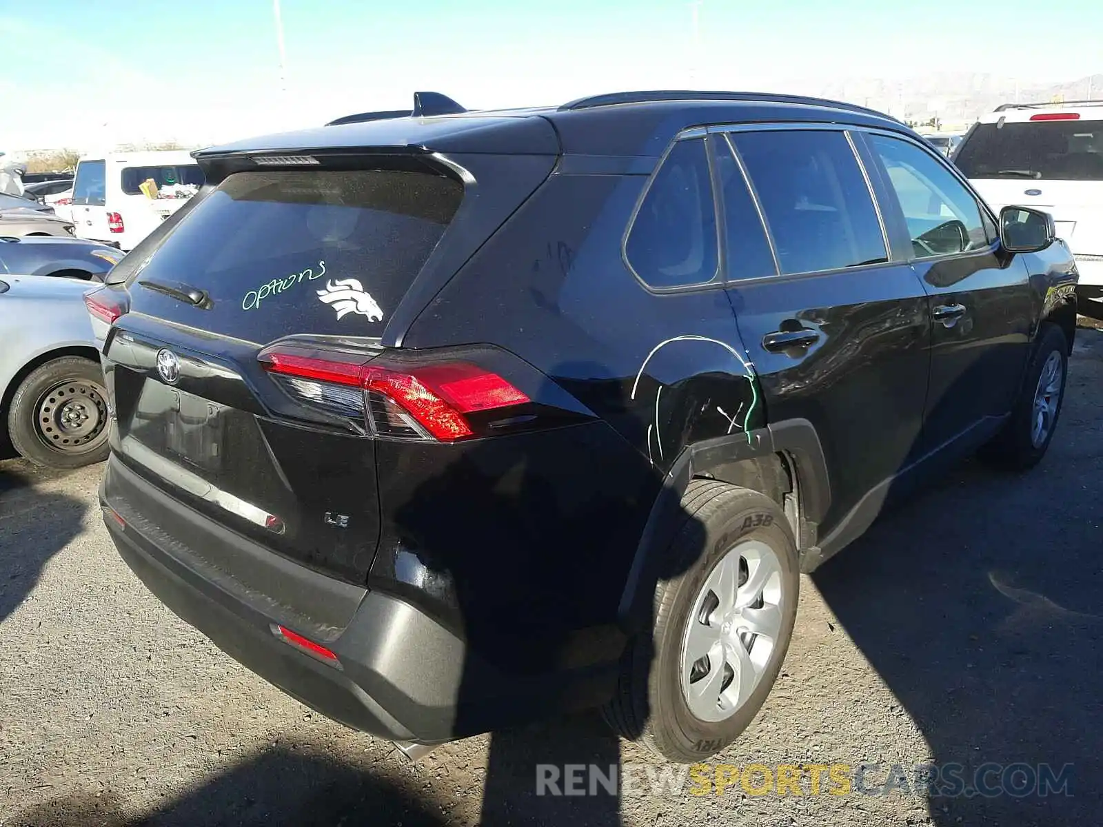 4 Photograph of a damaged car 2T3H1RFV5LW075946 TOYOTA RAV4 2020