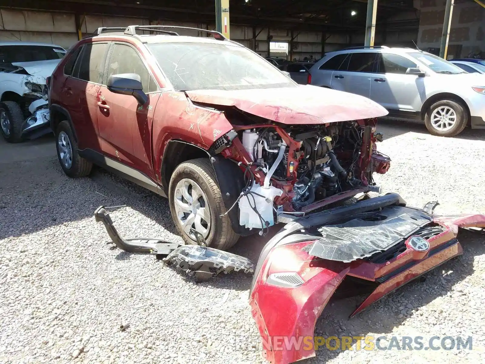 1 Photograph of a damaged car 2T3H1RFV5LW077938 TOYOTA RAV4 2020