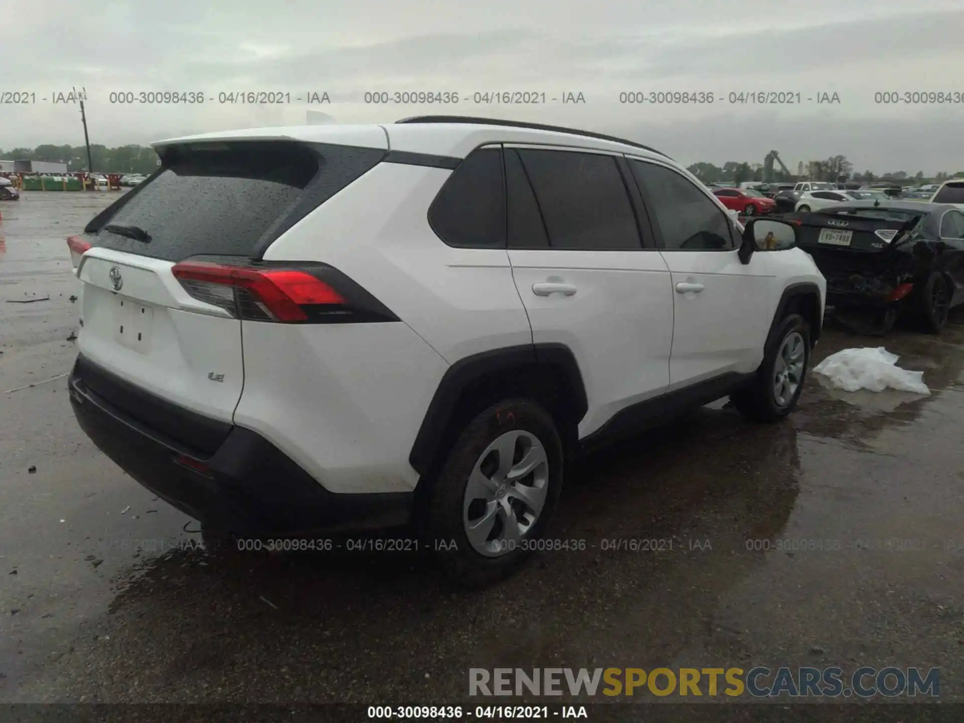 4 Photograph of a damaged car 2T3H1RFV5LW080547 TOYOTA RAV4 2020