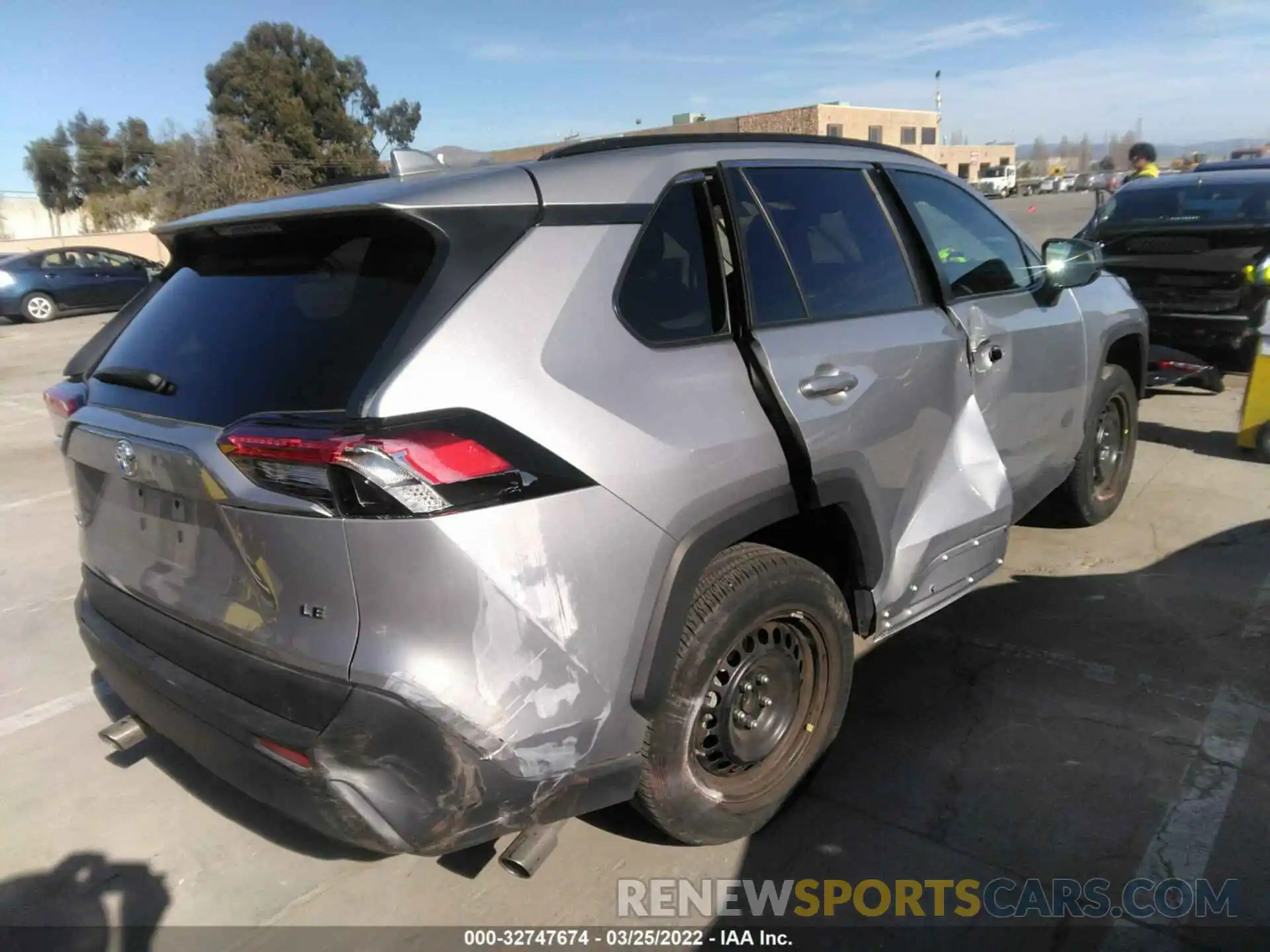 4 Photograph of a damaged car 2T3H1RFV6LC034176 TOYOTA RAV4 2020