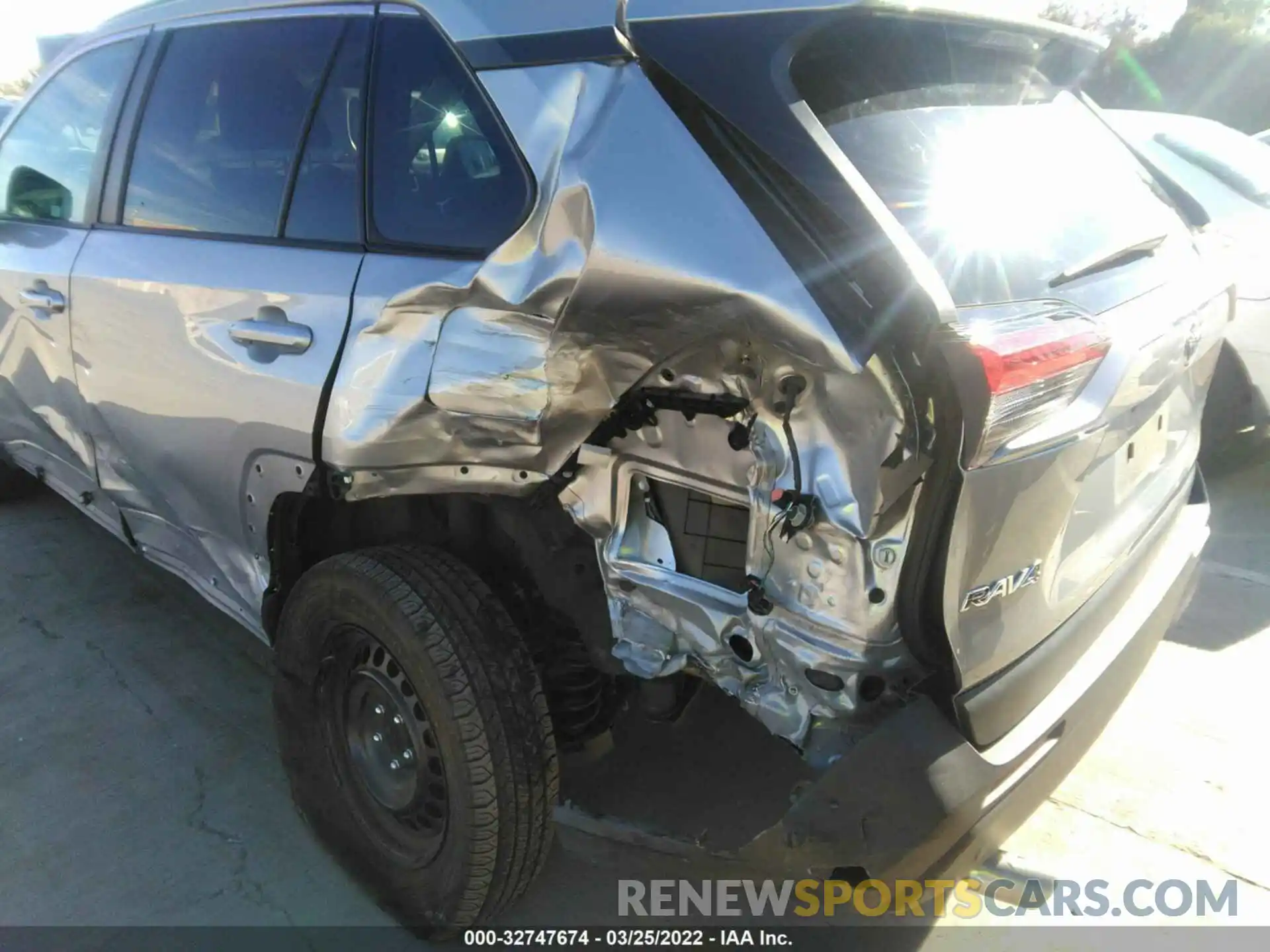 6 Photograph of a damaged car 2T3H1RFV6LC034176 TOYOTA RAV4 2020