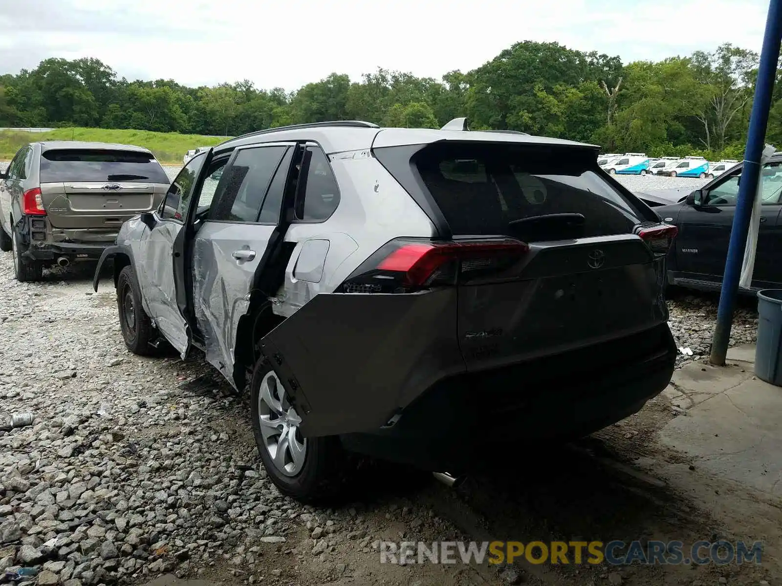 3 Photograph of a damaged car 2T3H1RFV6LC038518 TOYOTA RAV4 2020