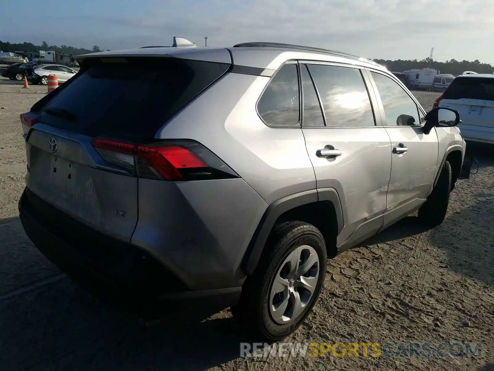 4 Photograph of a damaged car 2T3H1RFV6LC046697 TOYOTA RAV4 2020