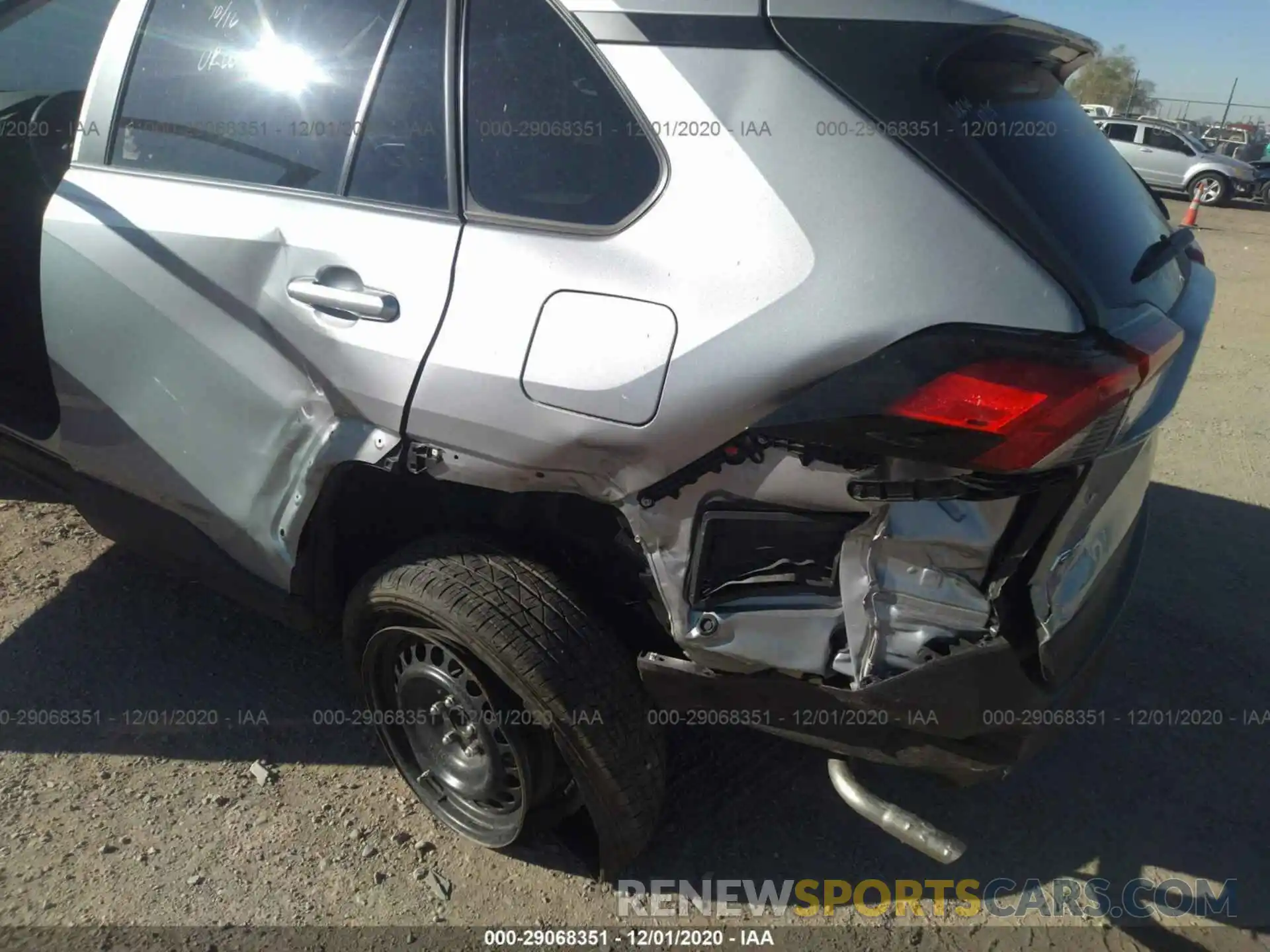 6 Photograph of a damaged car 2T3H1RFV6LC048367 TOYOTA RAV4 2020