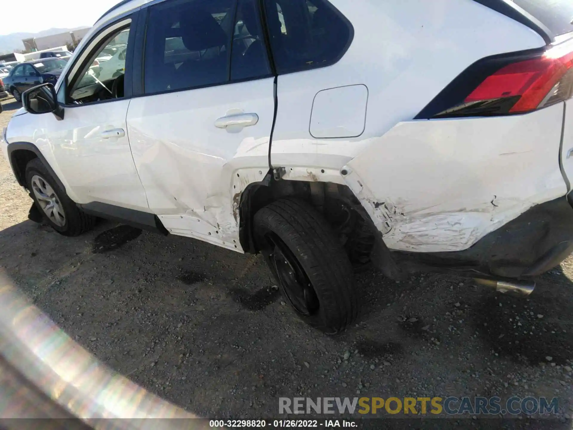 6 Photograph of a damaged car 2T3H1RFV6LC052435 TOYOTA RAV4 2020