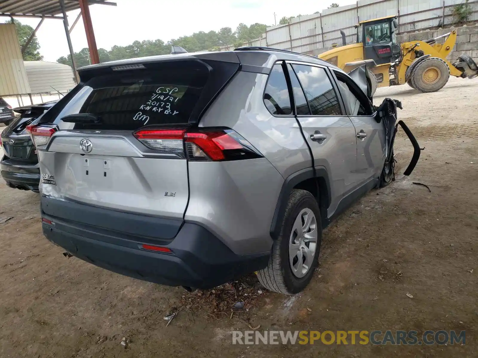 4 Photograph of a damaged car 2T3H1RFV6LC055688 TOYOTA RAV4 2020