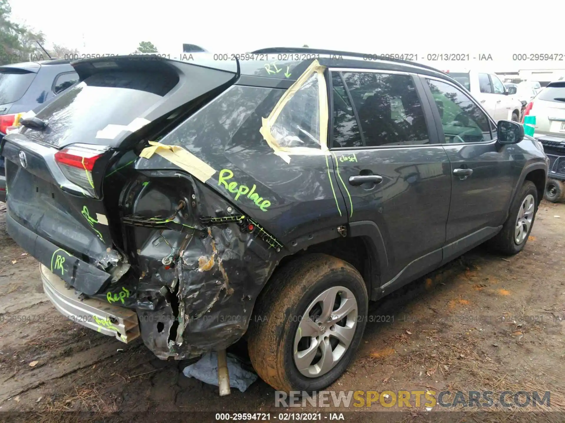 4 Photograph of a damaged car 2T3H1RFV6LC061202 TOYOTA RAV4 2020