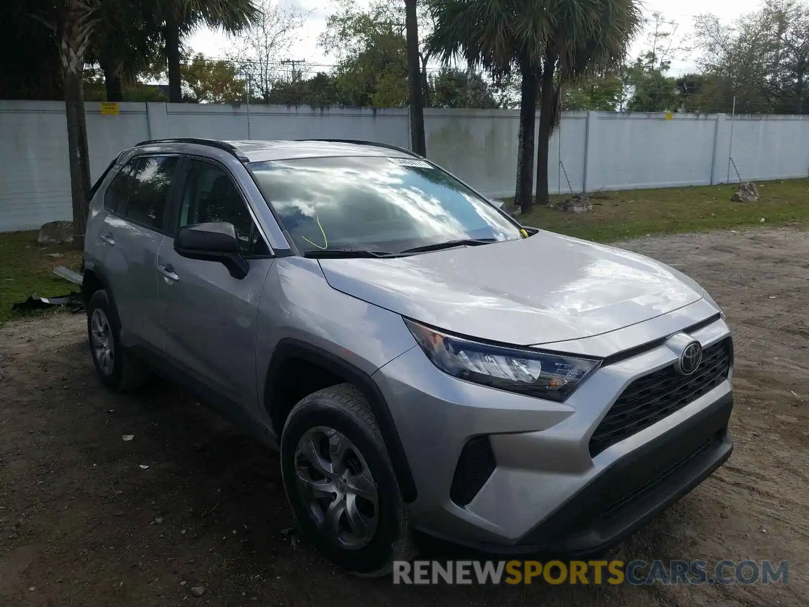 1 Photograph of a damaged car 2T3H1RFV6LC062625 TOYOTA RAV4 2020