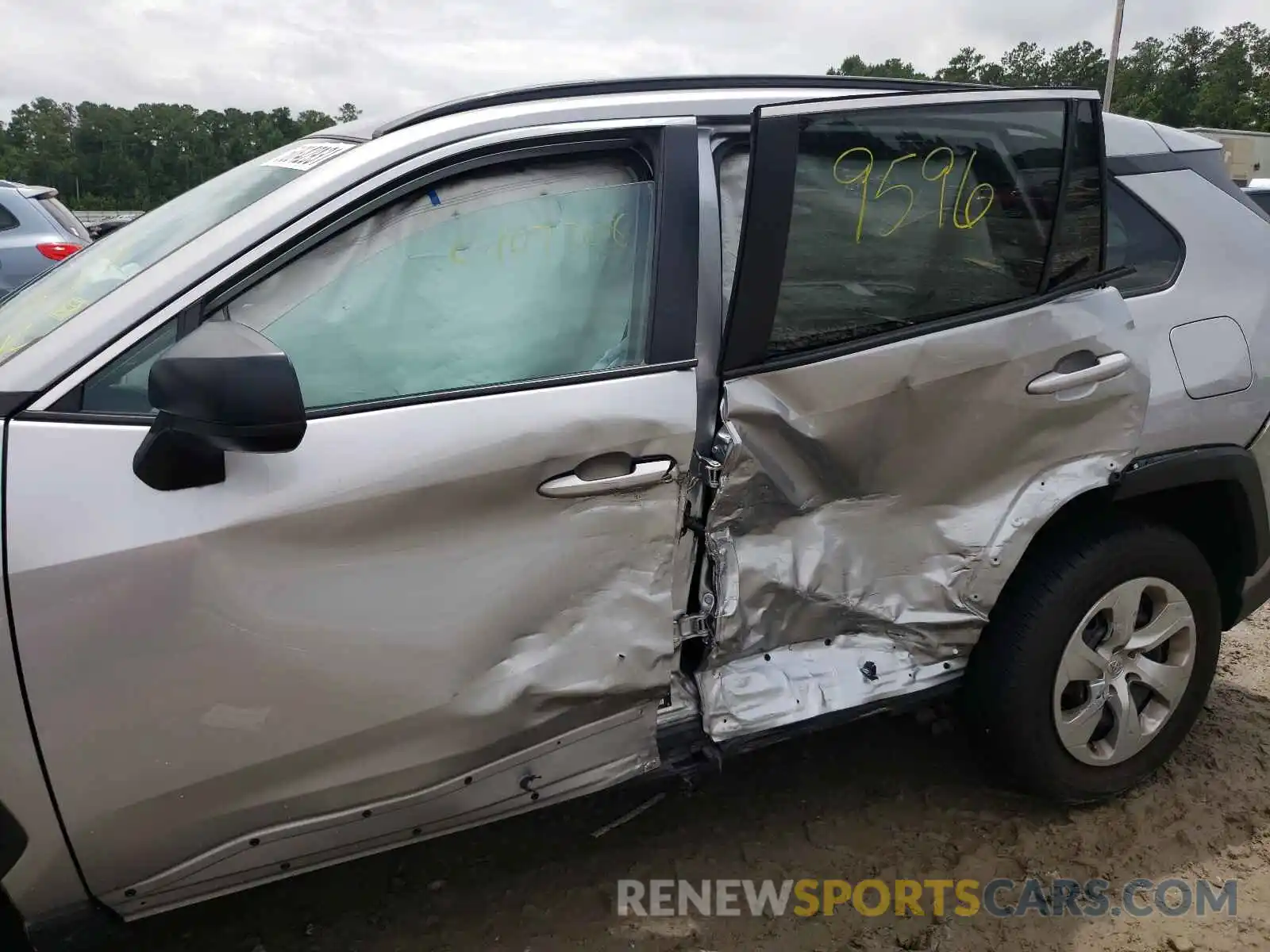 9 Photograph of a damaged car 2T3H1RFV6LC076329 TOYOTA RAV4 2020