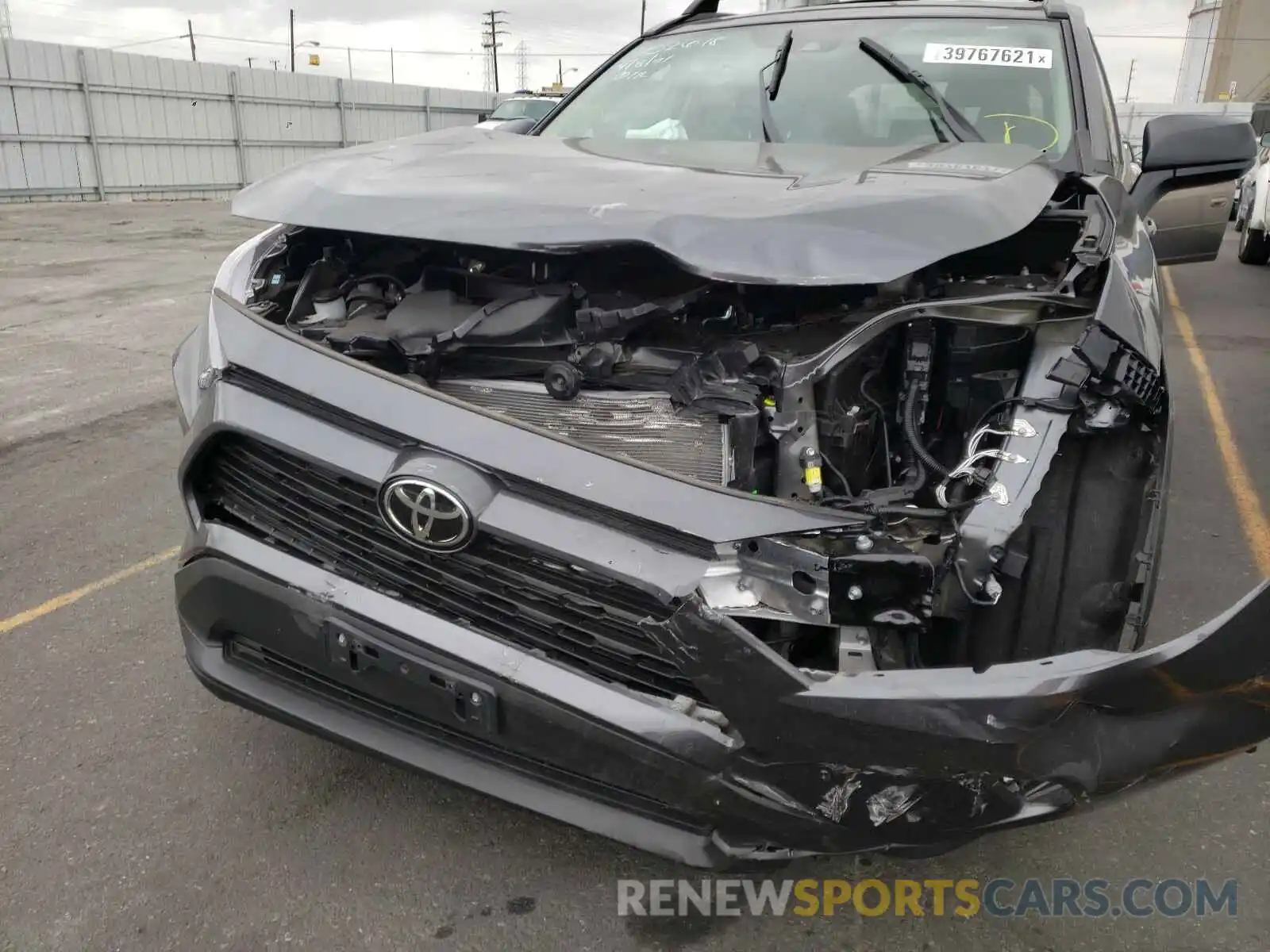 9 Photograph of a damaged car 2T3H1RFV6LC079957 TOYOTA RAV4 2020