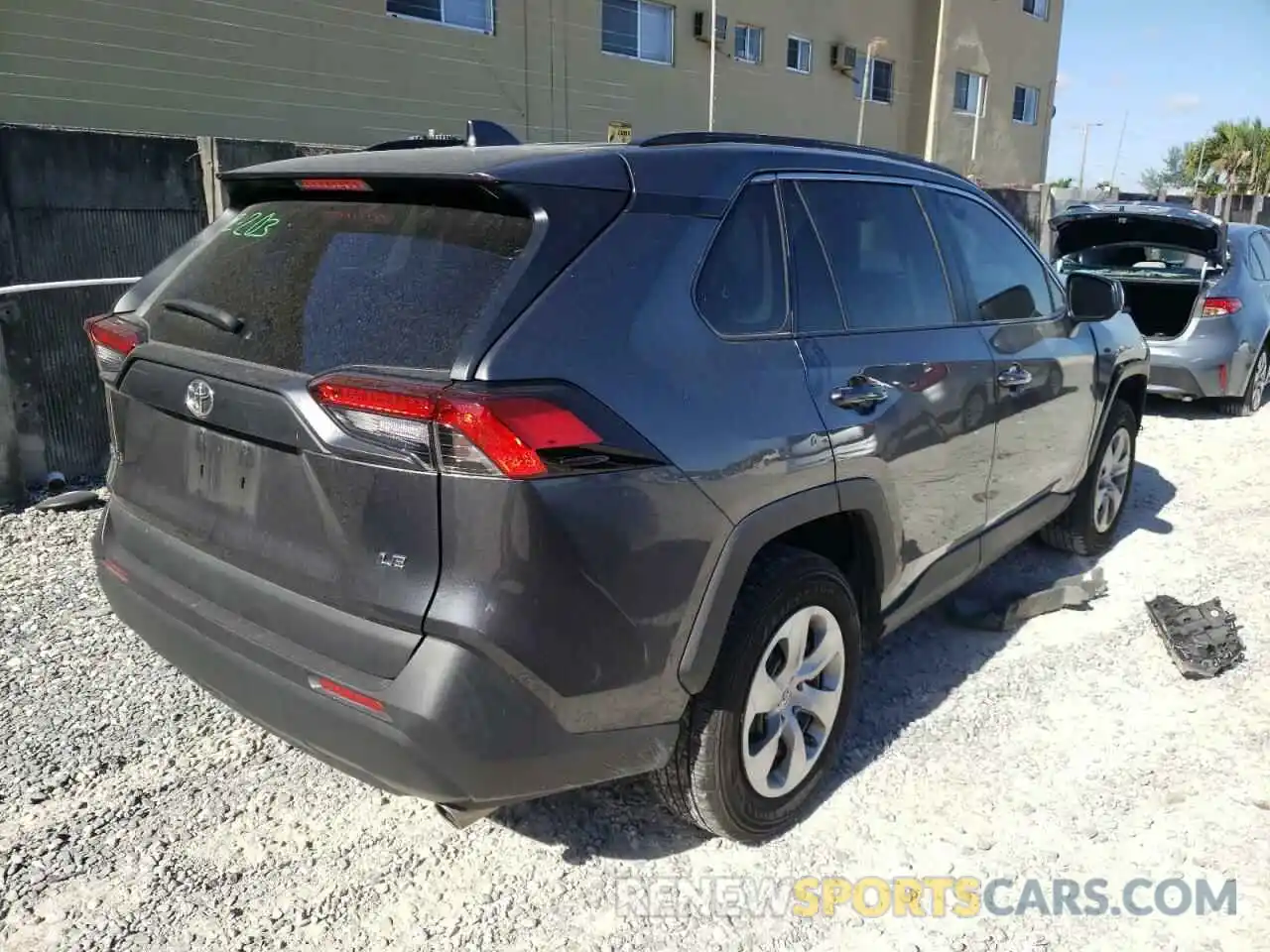 4 Photograph of a damaged car 2T3H1RFV6LC083409 TOYOTA RAV4 2020