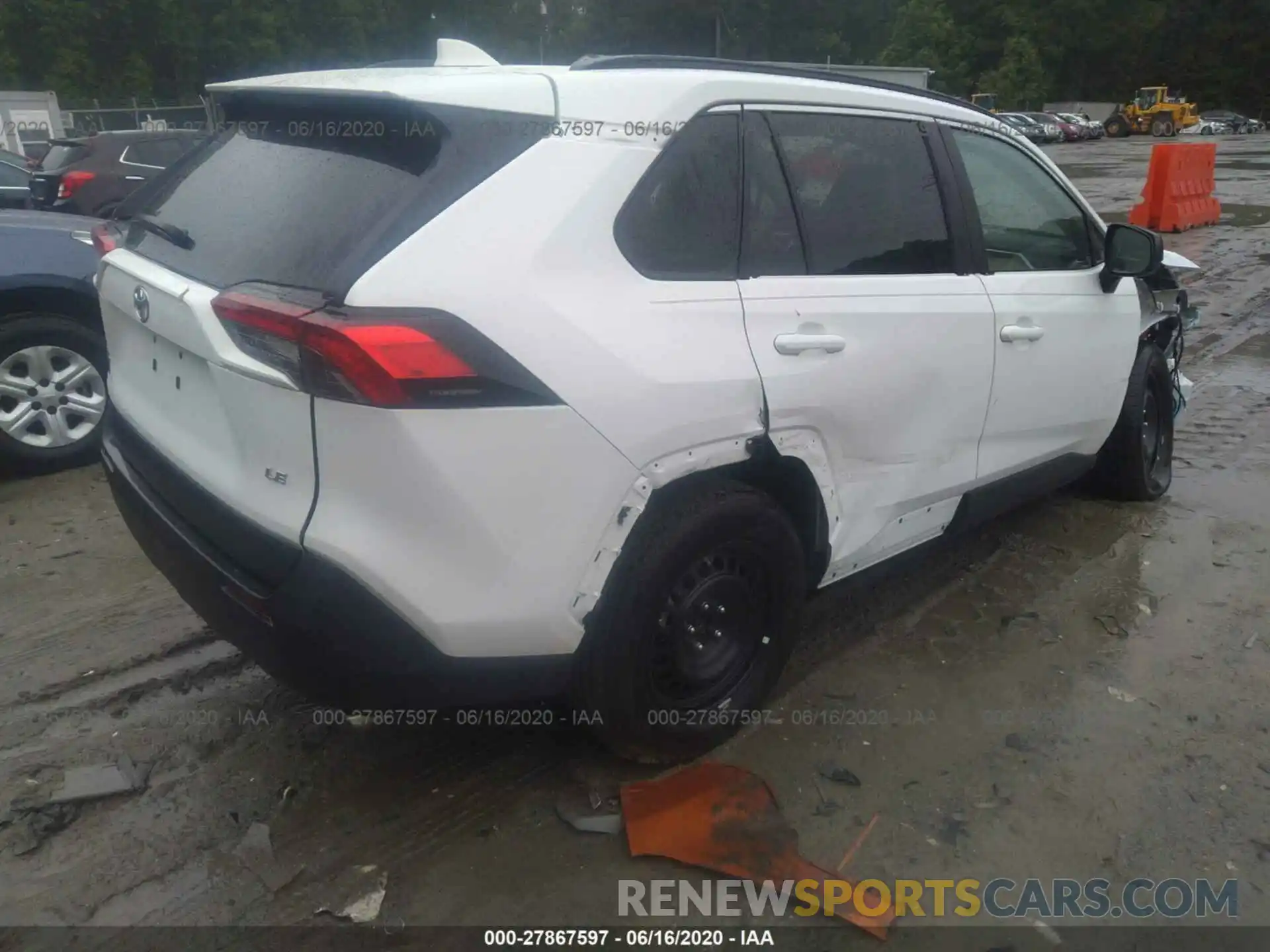 4 Photograph of a damaged car 2T3H1RFV6LW060789 TOYOTA RAV4 2020