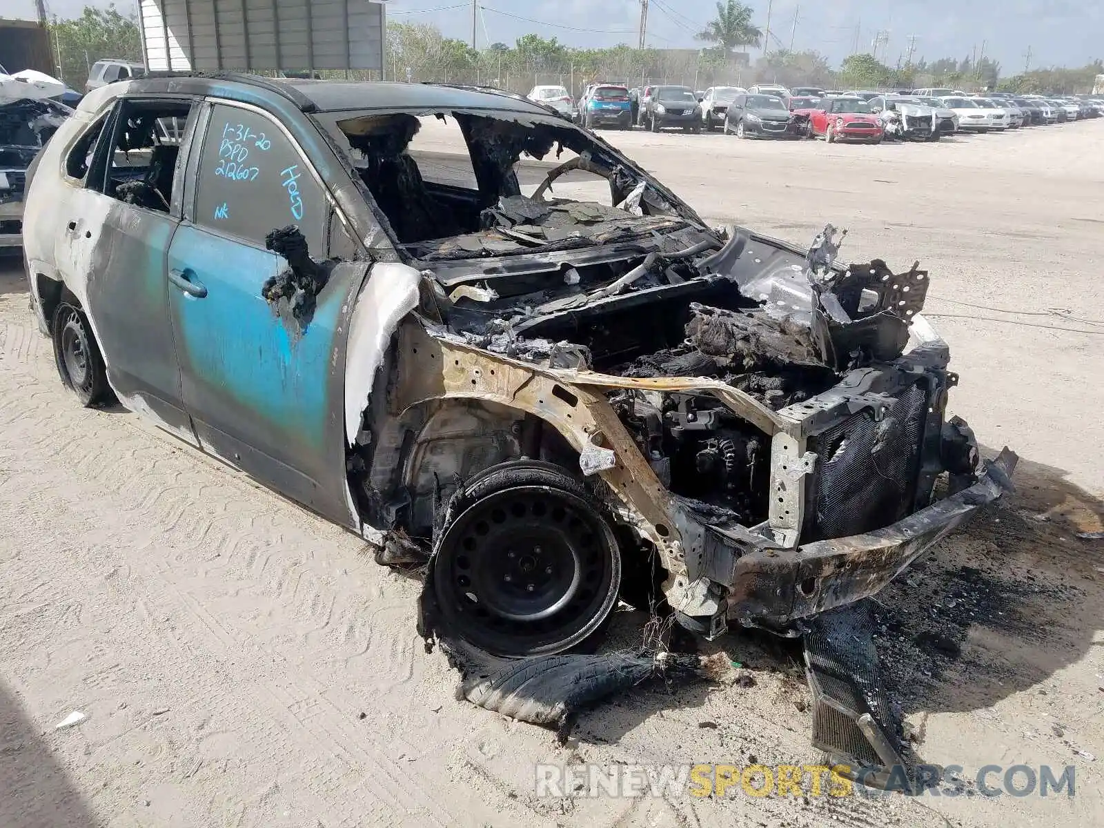 1 Photograph of a damaged car 2T3H1RFV6LW061389 TOYOTA RAV4 2020