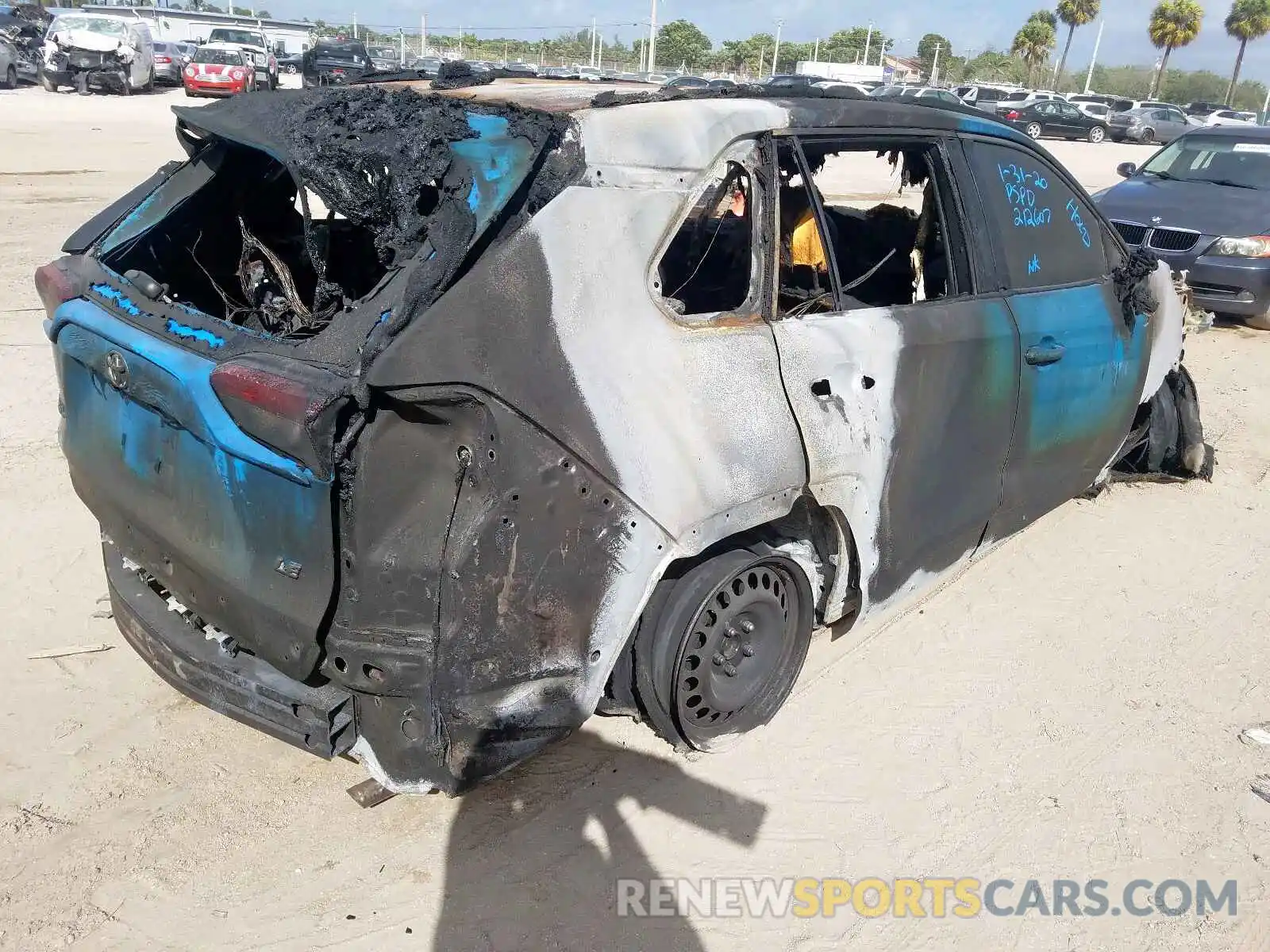 4 Photograph of a damaged car 2T3H1RFV6LW061389 TOYOTA RAV4 2020