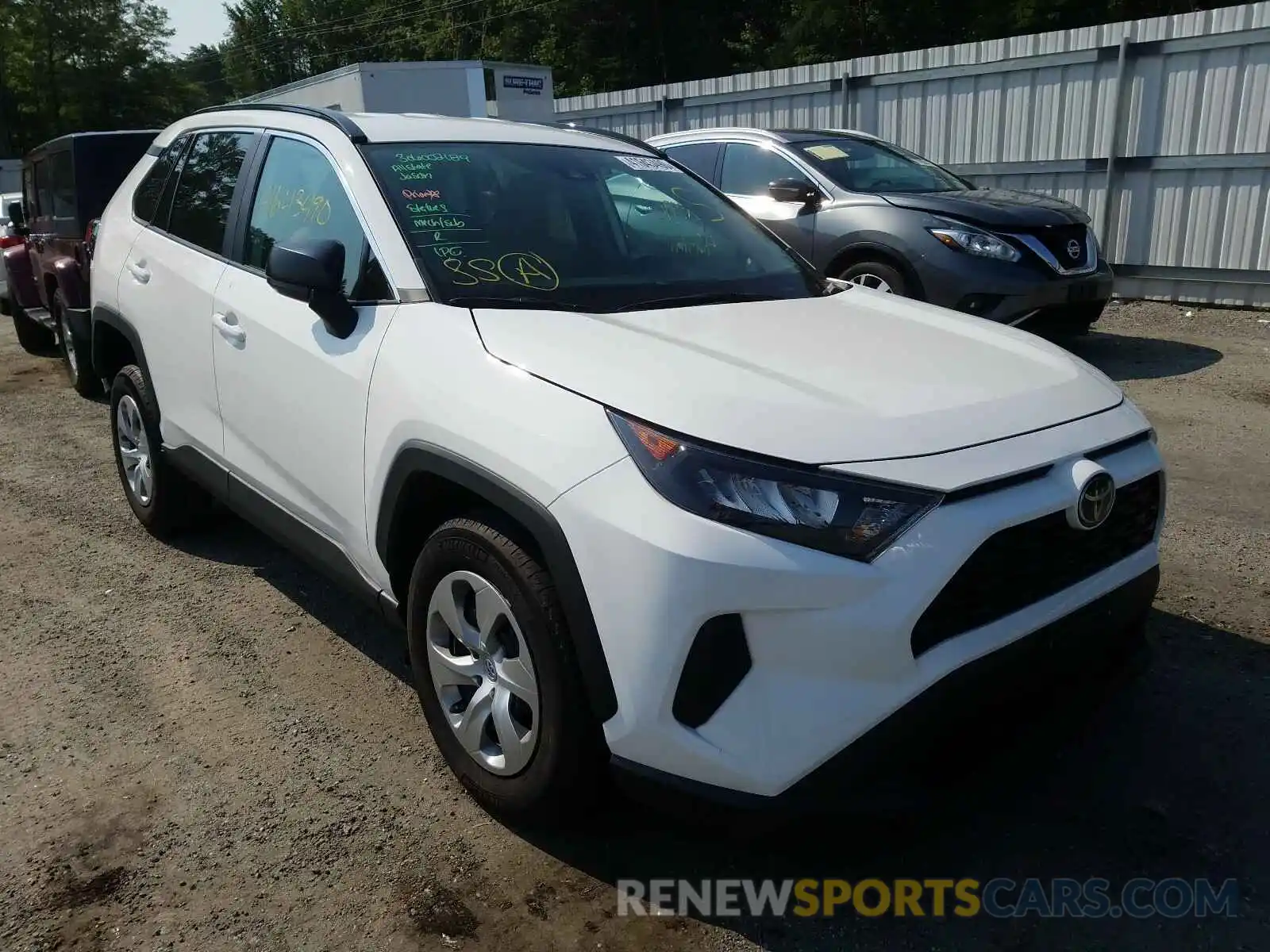 1 Photograph of a damaged car 2T3H1RFV6LW062333 TOYOTA RAV4 2020