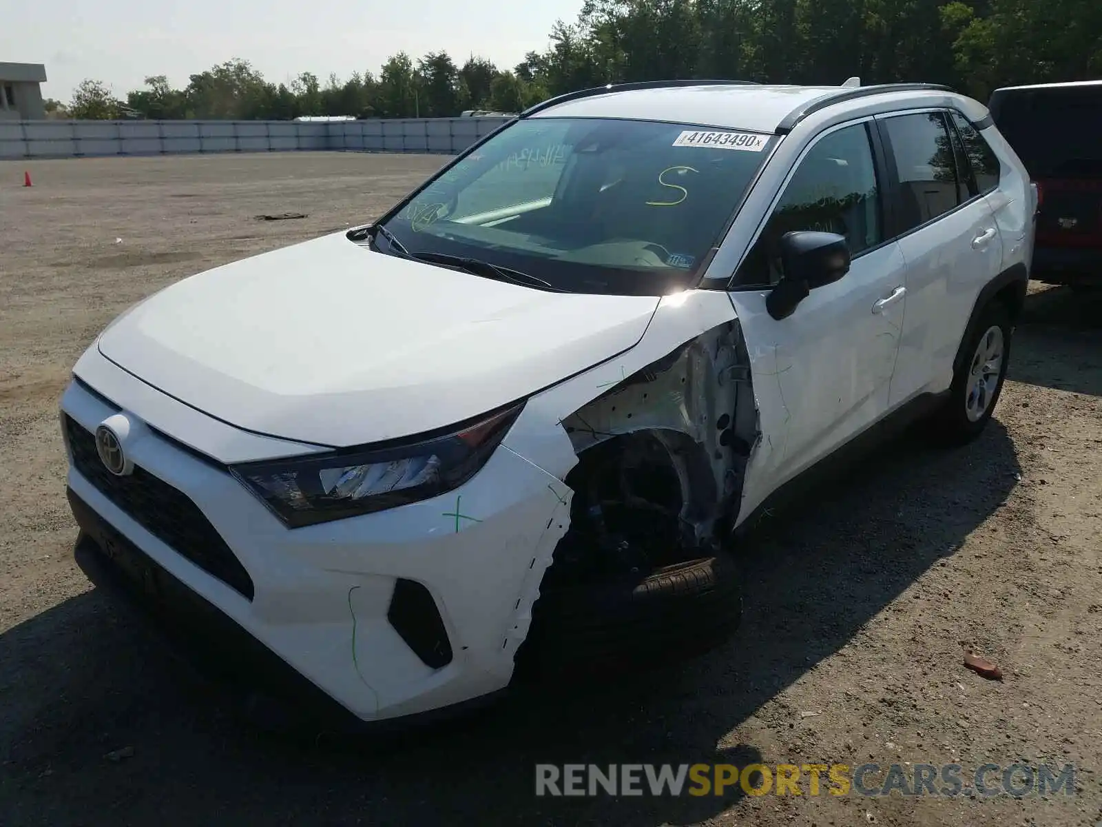 2 Photograph of a damaged car 2T3H1RFV6LW062333 TOYOTA RAV4 2020