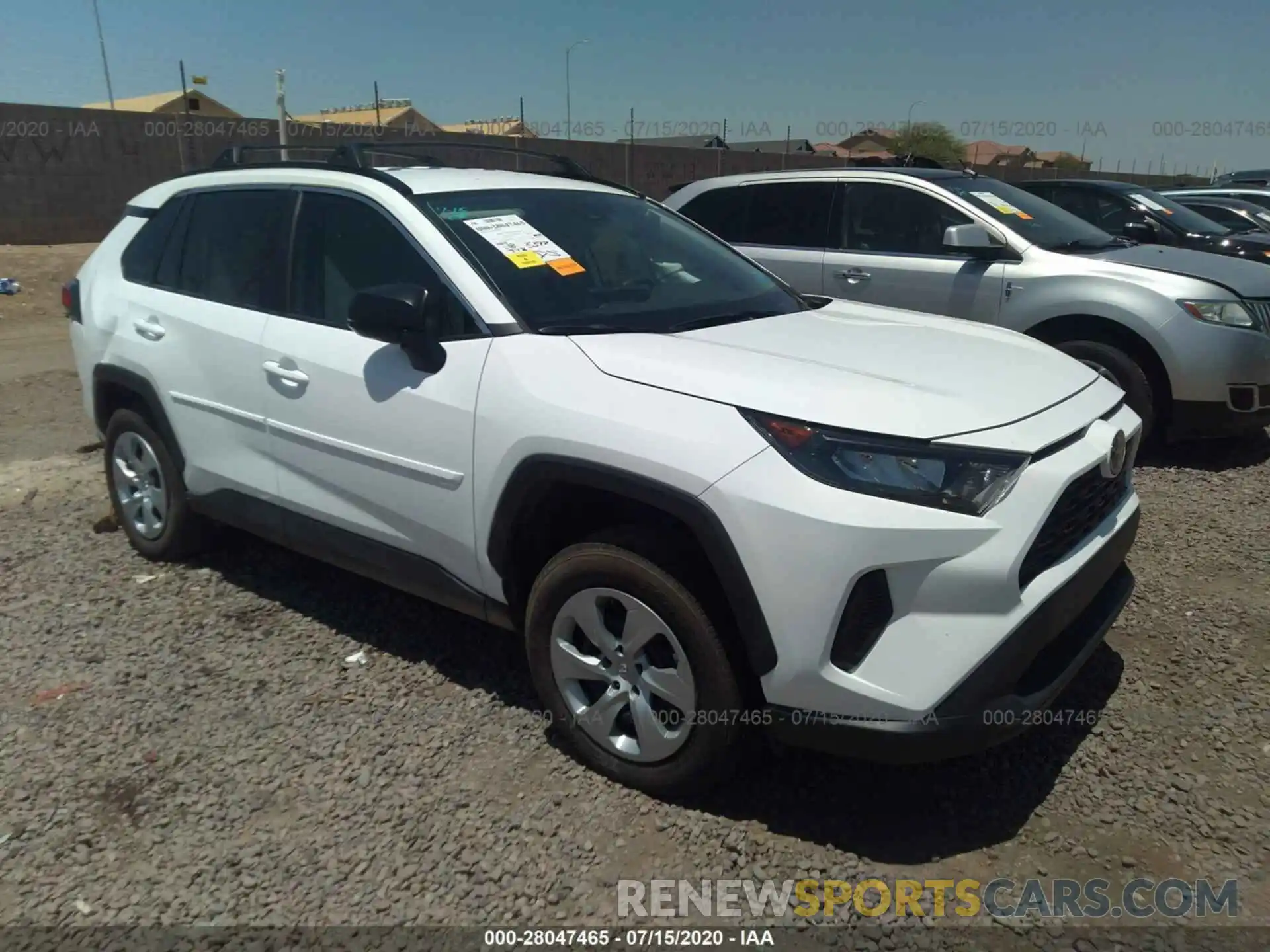 1 Photograph of a damaged car 2T3H1RFV6LW068004 TOYOTA RAV4 2020