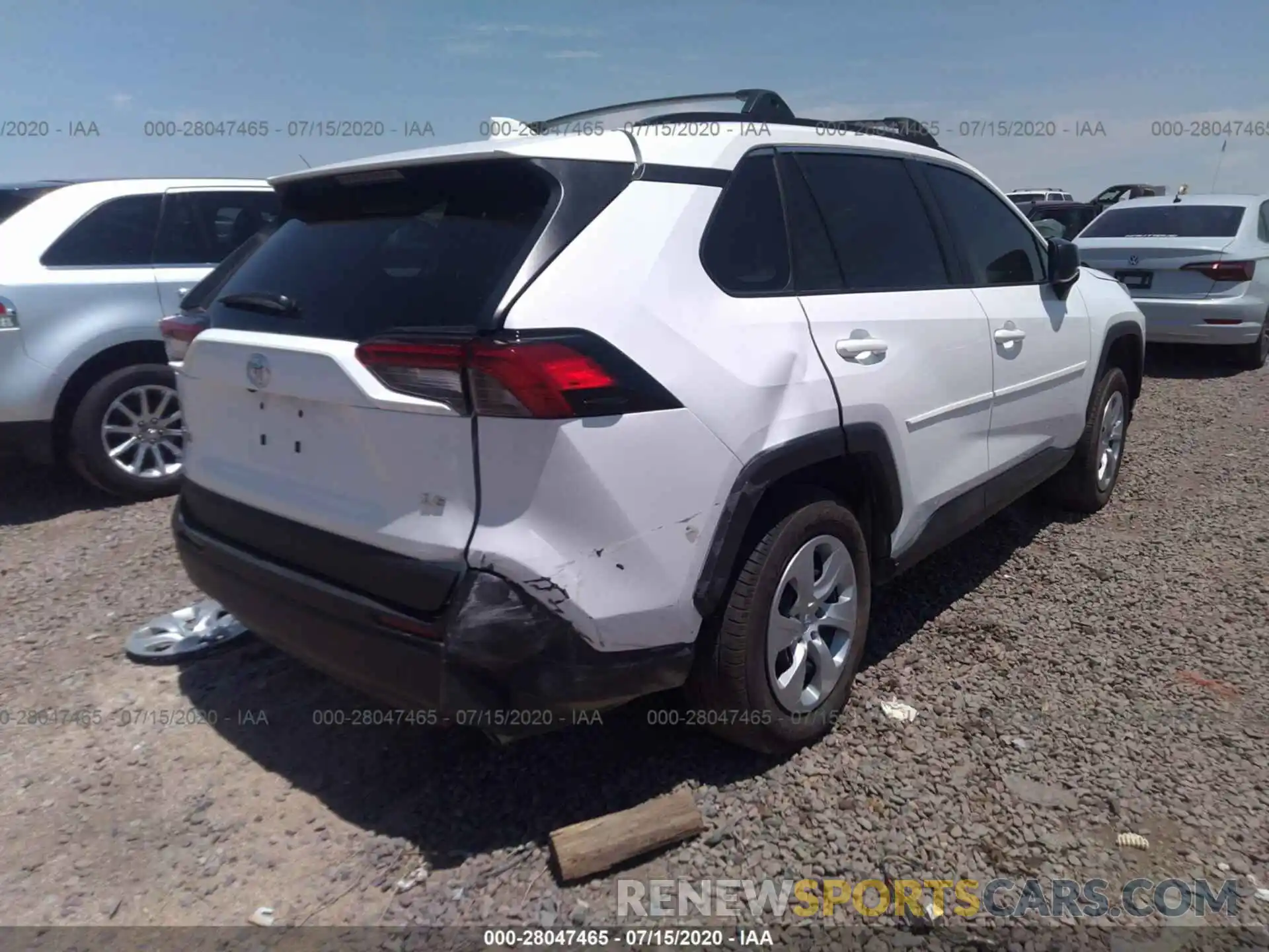 4 Photograph of a damaged car 2T3H1RFV6LW068004 TOYOTA RAV4 2020