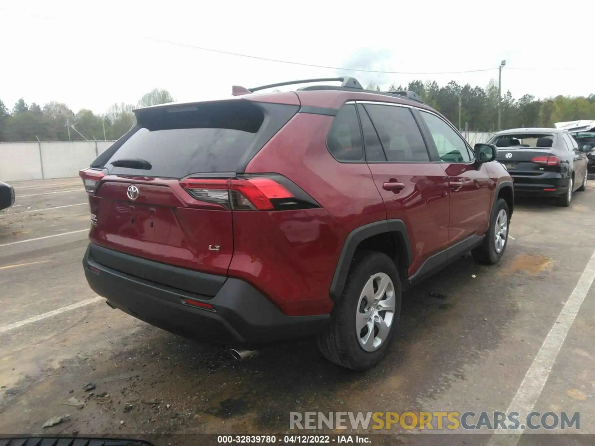 4 Photograph of a damaged car 2T3H1RFV6LW075521 TOYOTA RAV4 2020