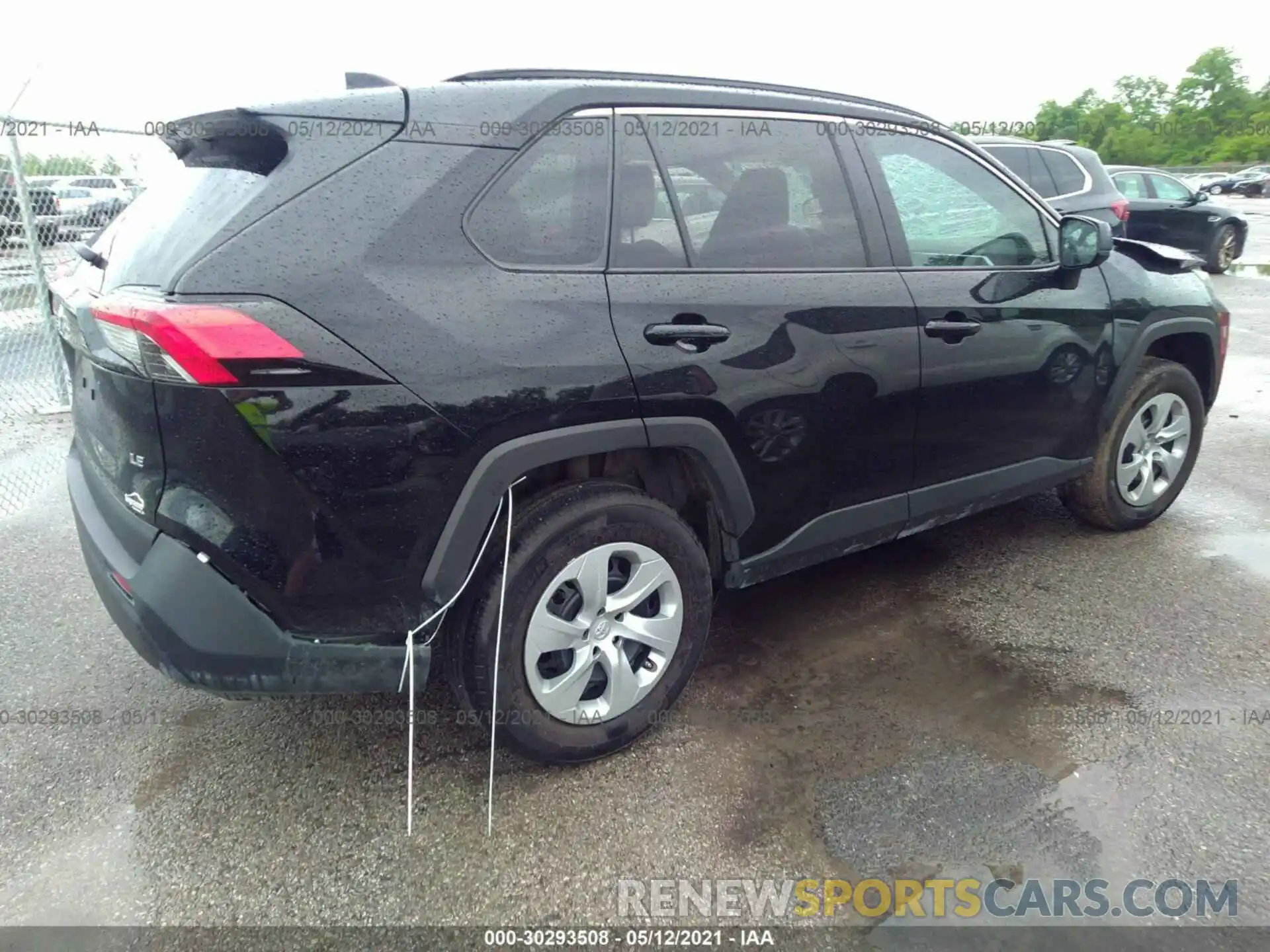 4 Photograph of a damaged car 2T3H1RFV6LW083487 TOYOTA RAV4 2020