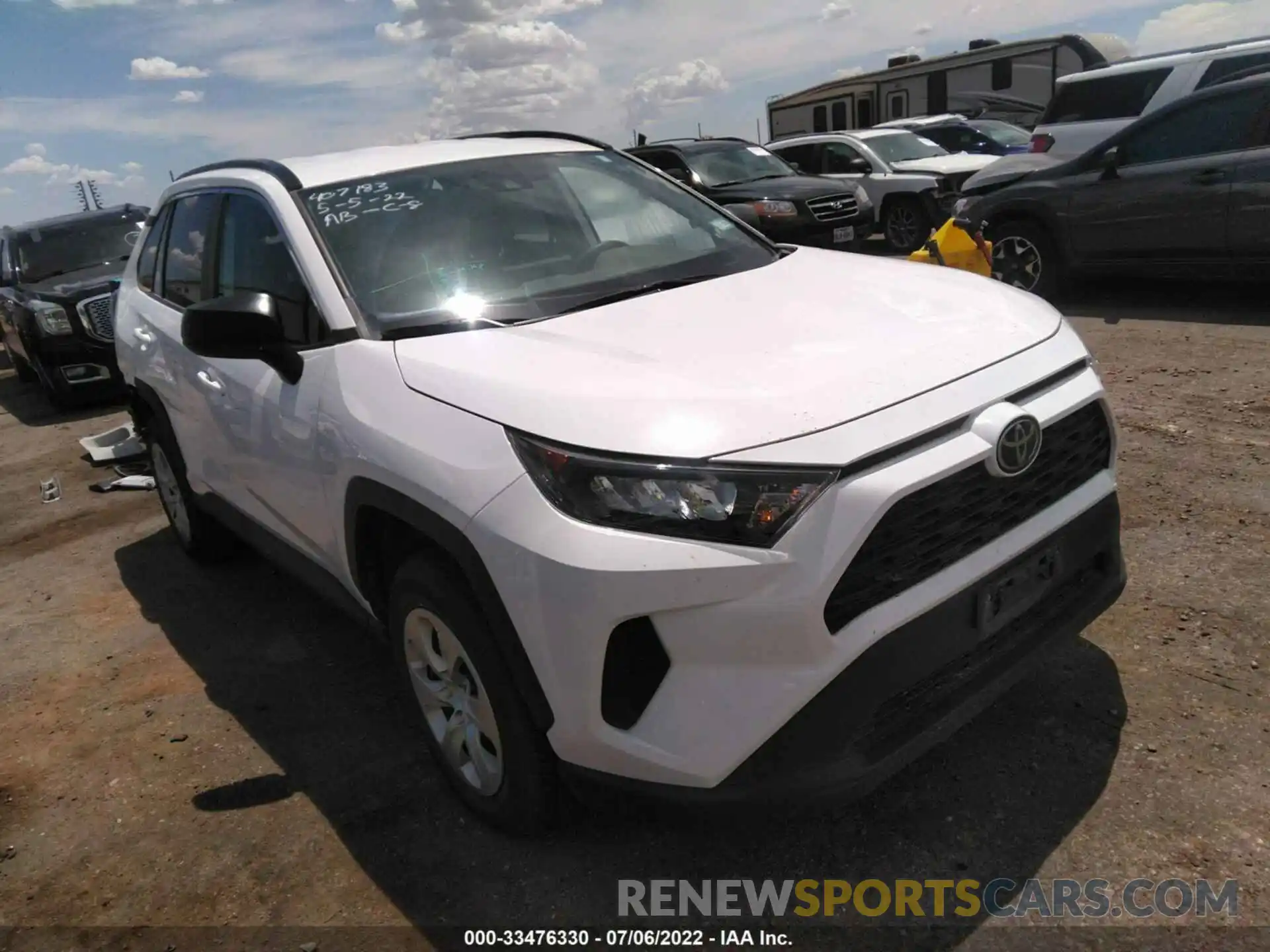 1 Photograph of a damaged car 2T3H1RFV6LW085241 TOYOTA RAV4 2020