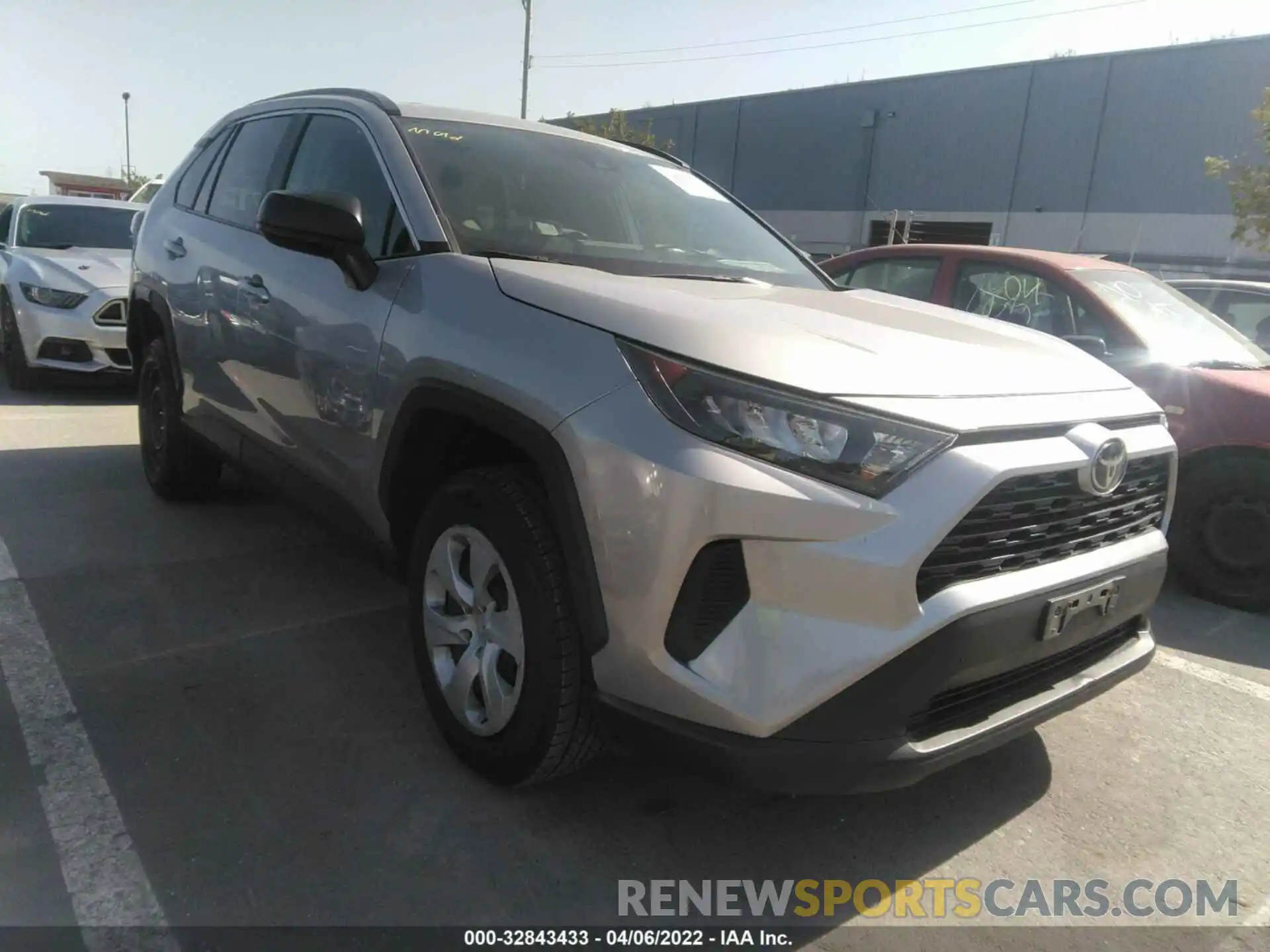 1 Фотография поврежденного автомобиля 2T3H1RFV6LW086518 TOYOTA RAV4 2020