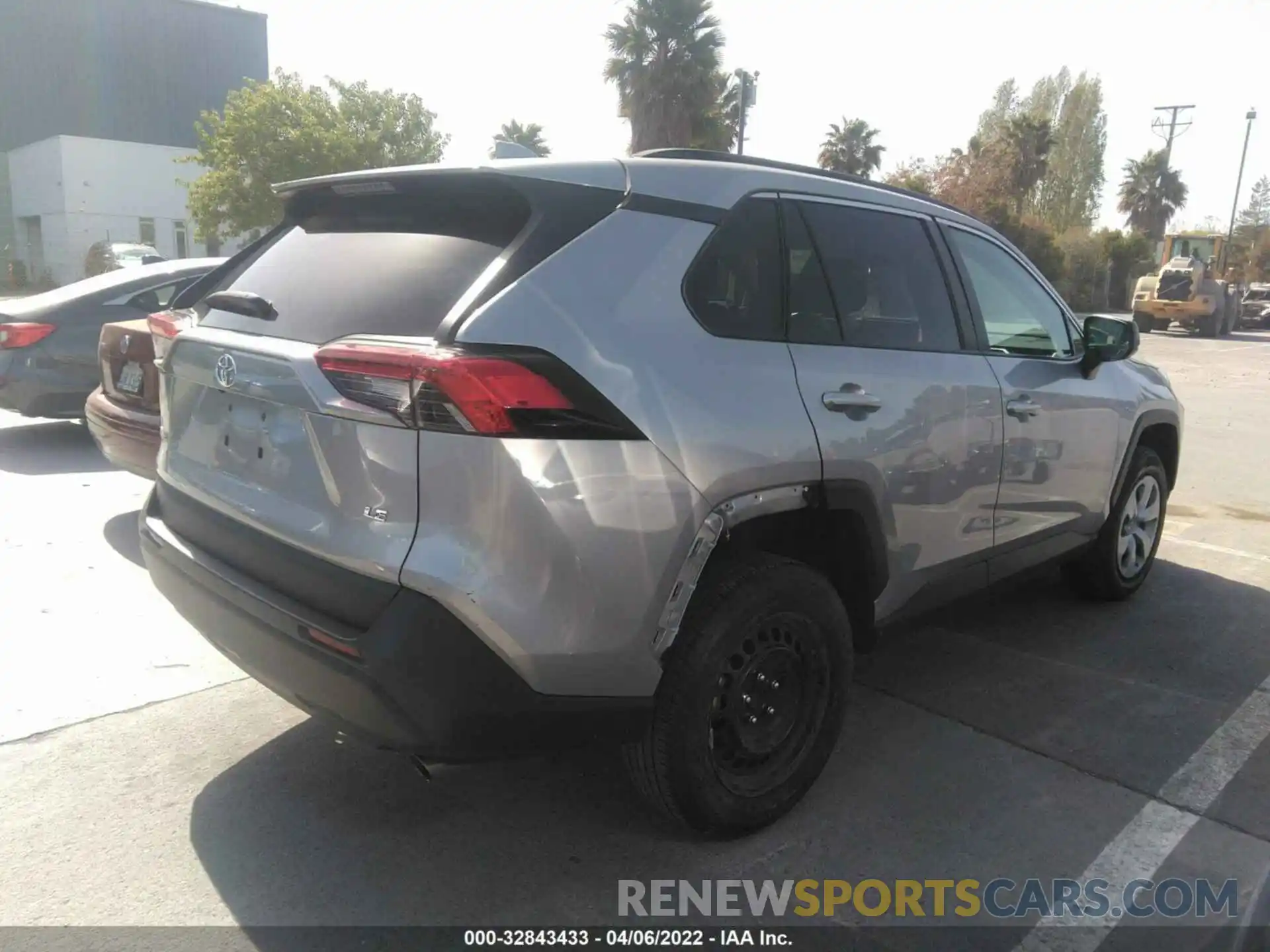 4 Photograph of a damaged car 2T3H1RFV6LW086518 TOYOTA RAV4 2020