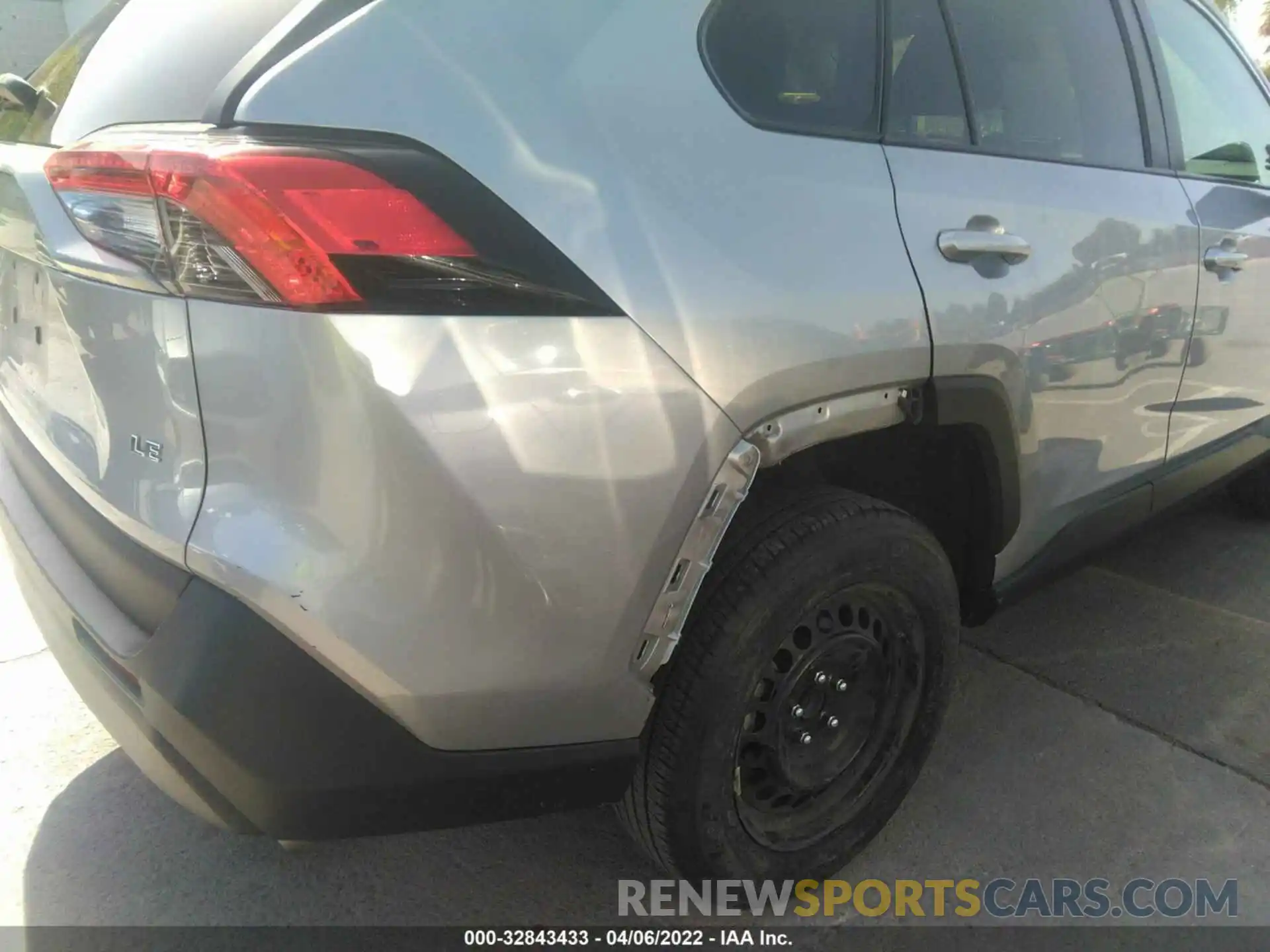 6 Photograph of a damaged car 2T3H1RFV6LW086518 TOYOTA RAV4 2020