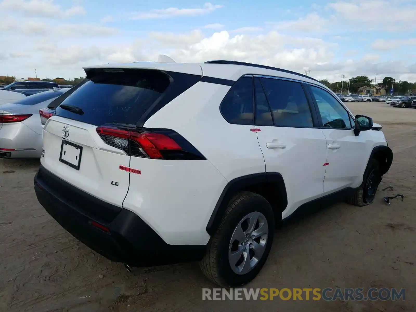 4 Photograph of a damaged car 2T3H1RFV6LW093839 TOYOTA RAV4 2020