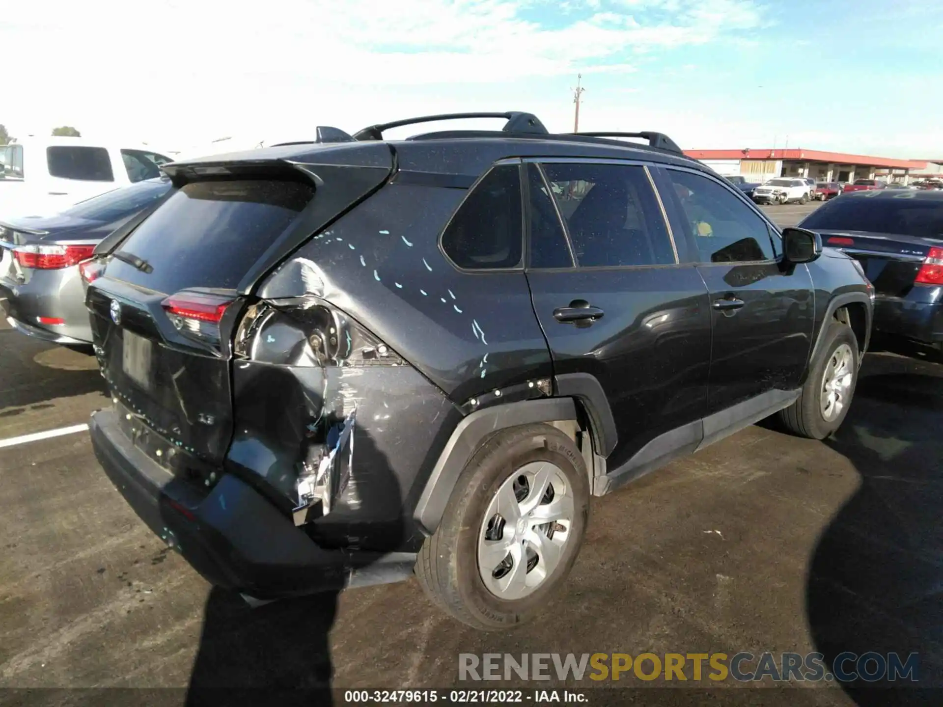 4 Photograph of a damaged car 2T3H1RFV7LC037944 TOYOTA RAV4 2020