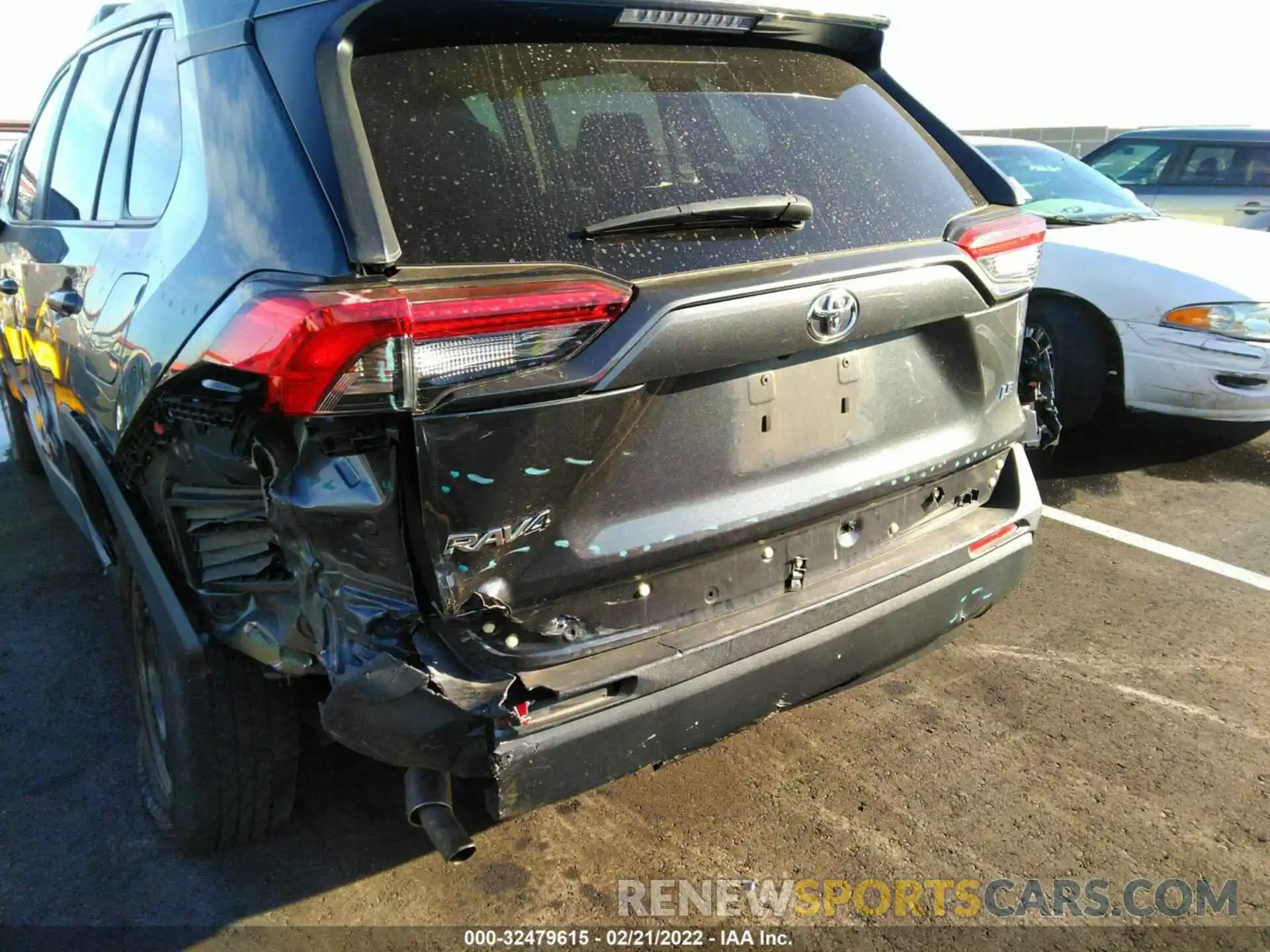 6 Photograph of a damaged car 2T3H1RFV7LC037944 TOYOTA RAV4 2020