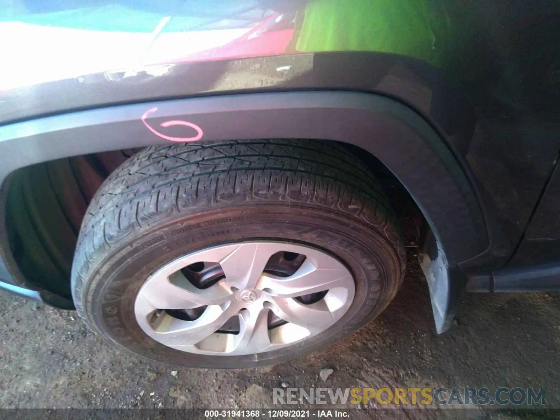 12 Photograph of a damaged car 2T3H1RFV7LC041332 TOYOTA RAV4 2020