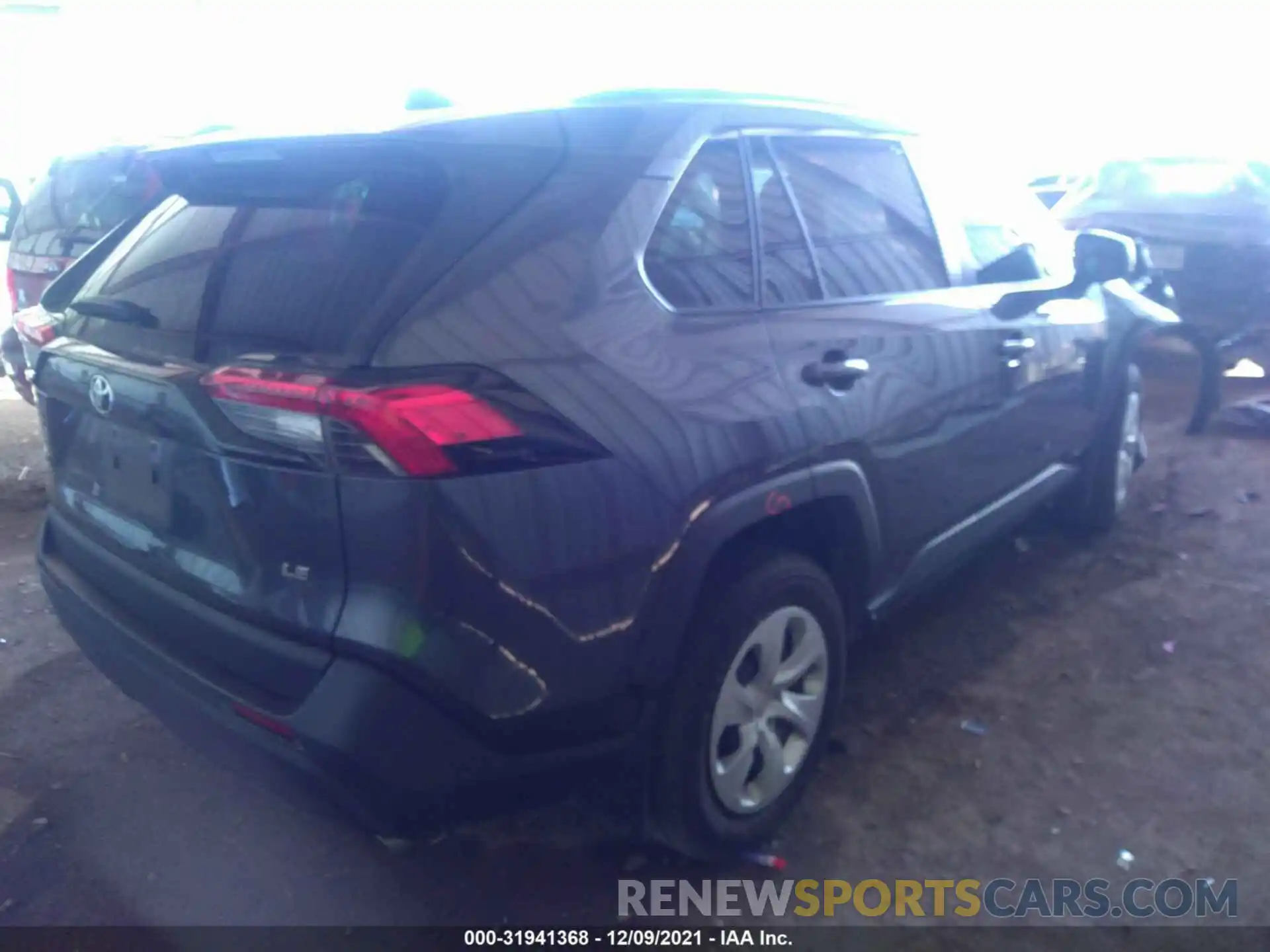 4 Photograph of a damaged car 2T3H1RFV7LC041332 TOYOTA RAV4 2020