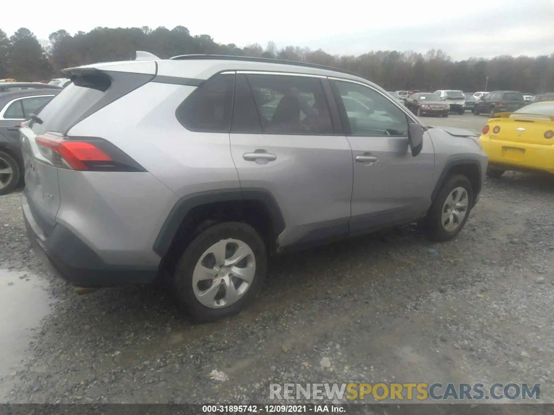 4 Photograph of a damaged car 2T3H1RFV7LC043064 TOYOTA RAV4 2020