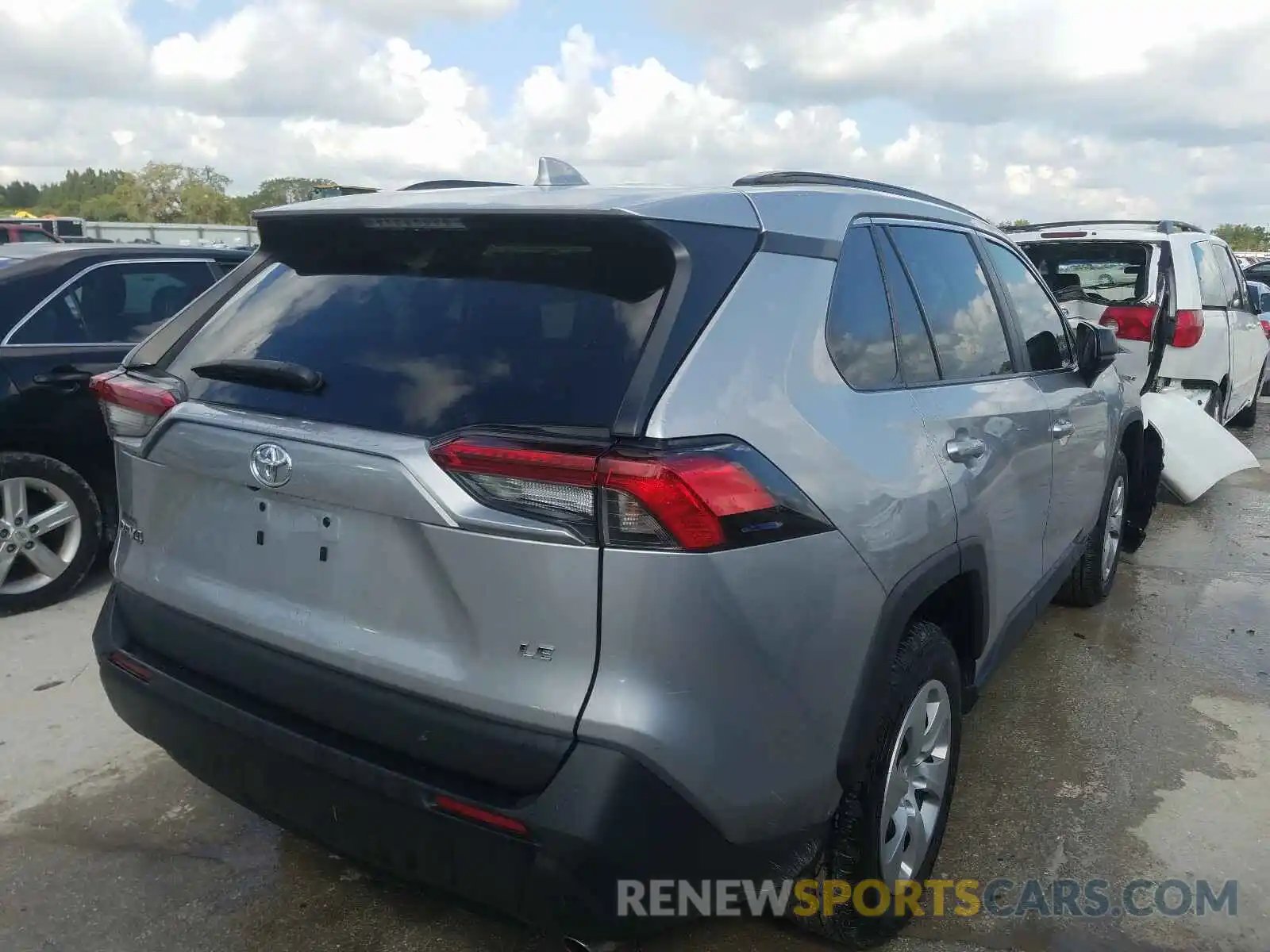 4 Photograph of a damaged car 2T3H1RFV7LC064609 TOYOTA RAV4 2020