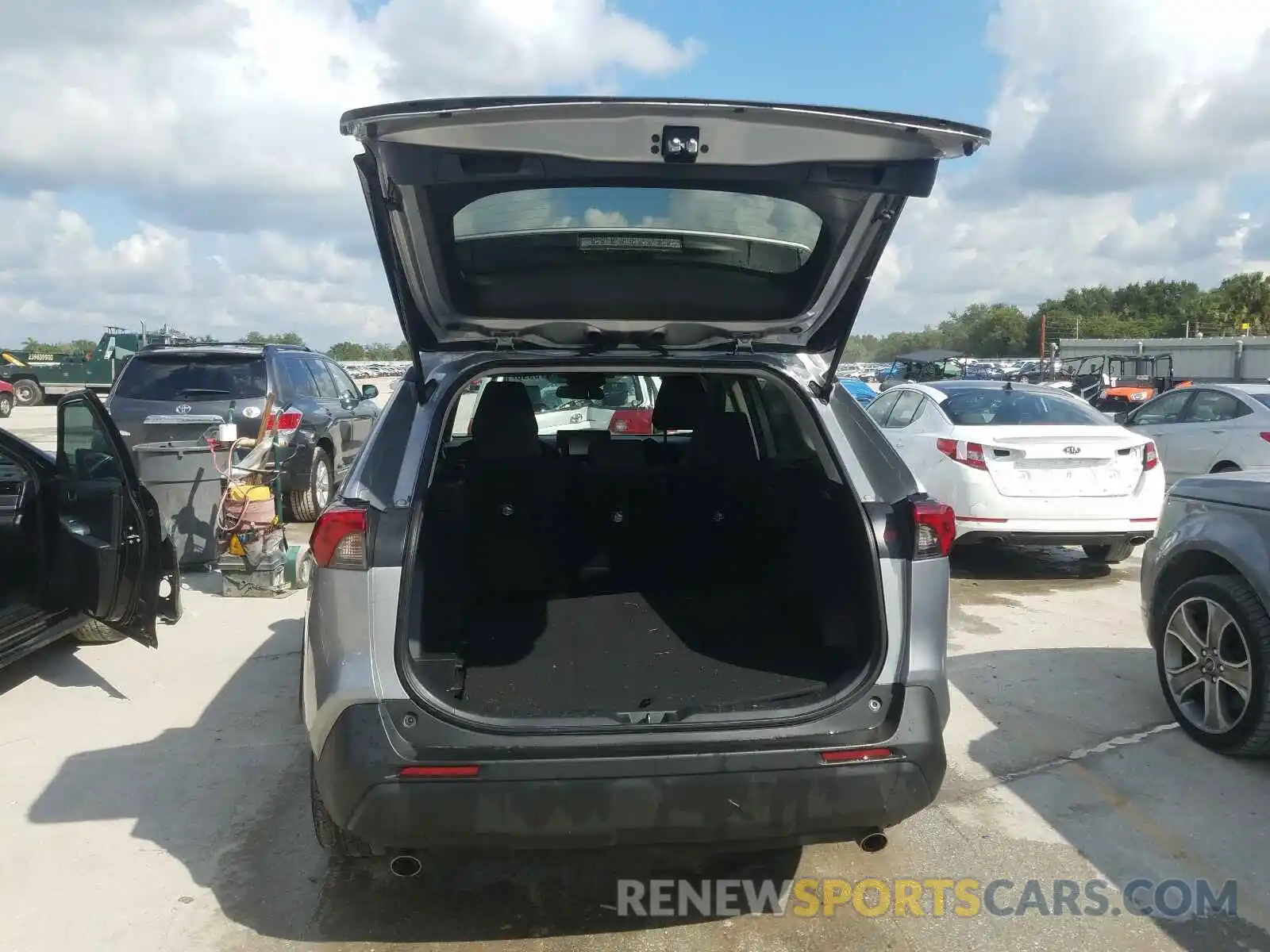 9 Photograph of a damaged car 2T3H1RFV7LC064609 TOYOTA RAV4 2020